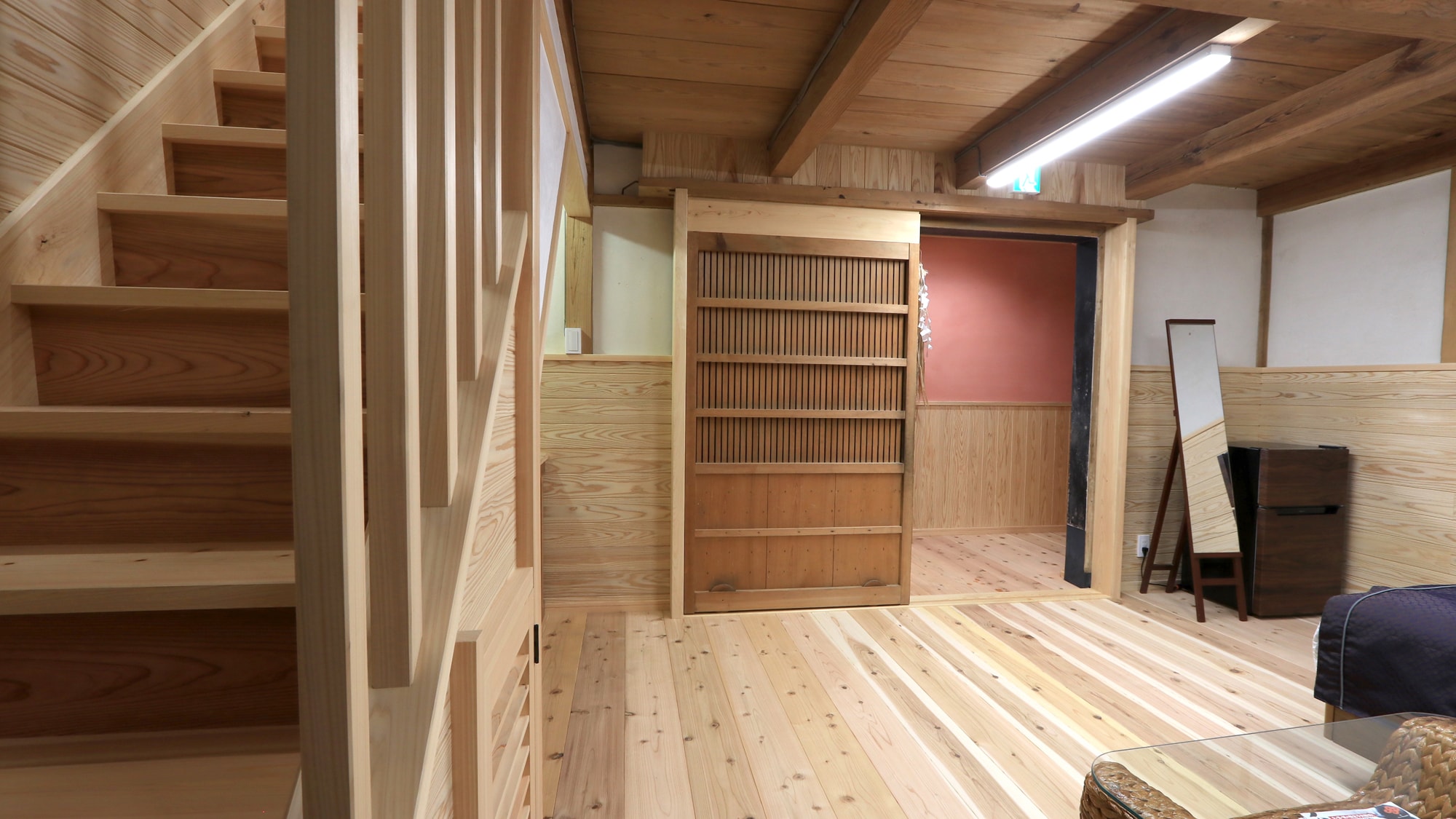 [Muginokura, 1st floor] Old-fashioned, heavy door and stairs leading to the 2nd floor