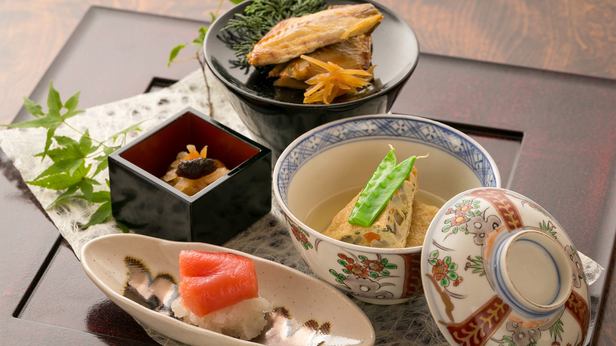 ・ Breakfast example: Consideration for nutritional balance such as grilled fish and simmered dishes