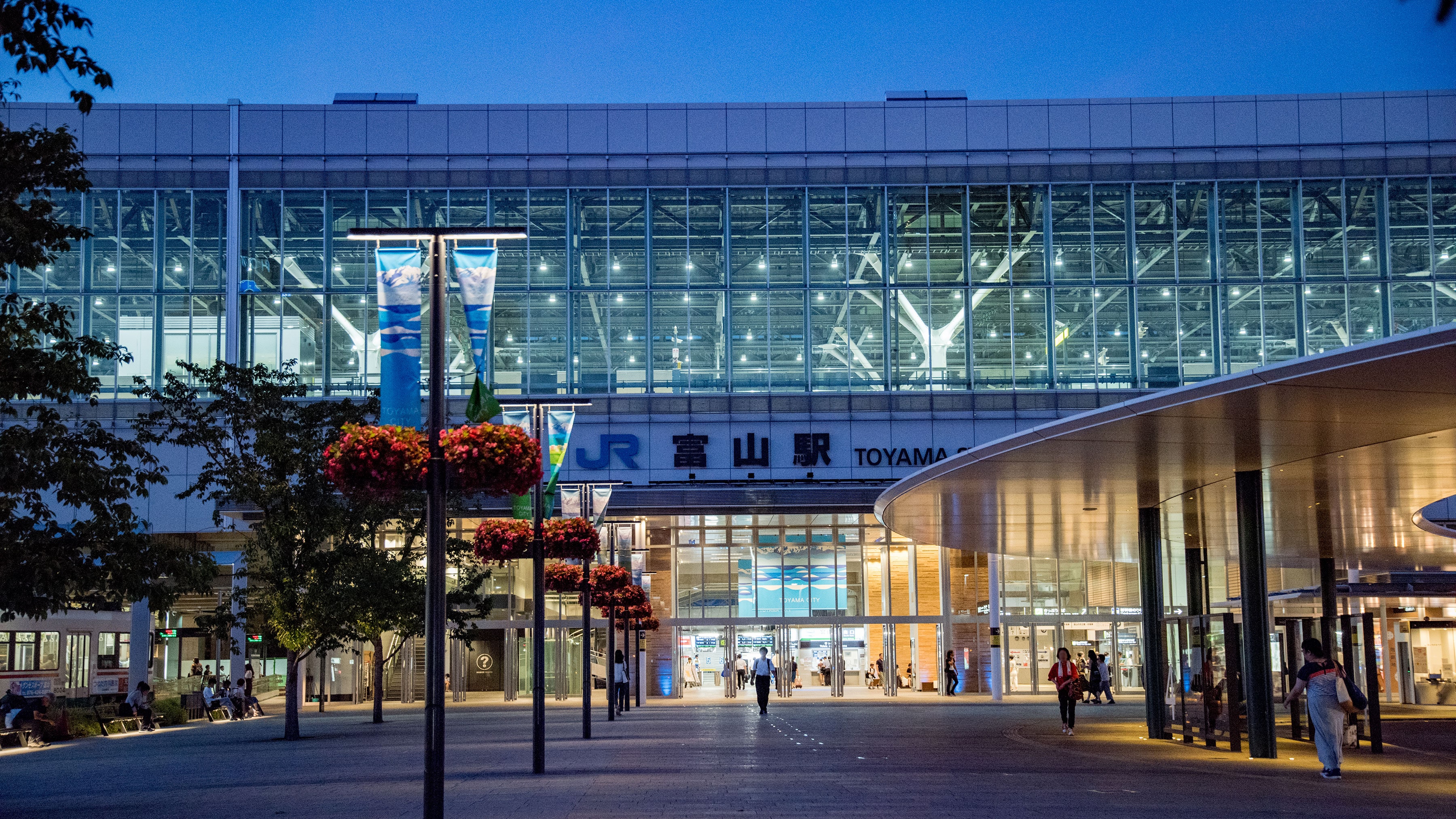 * [Peripheral information] JR Toyama Station (5-minute walk from the hotel)