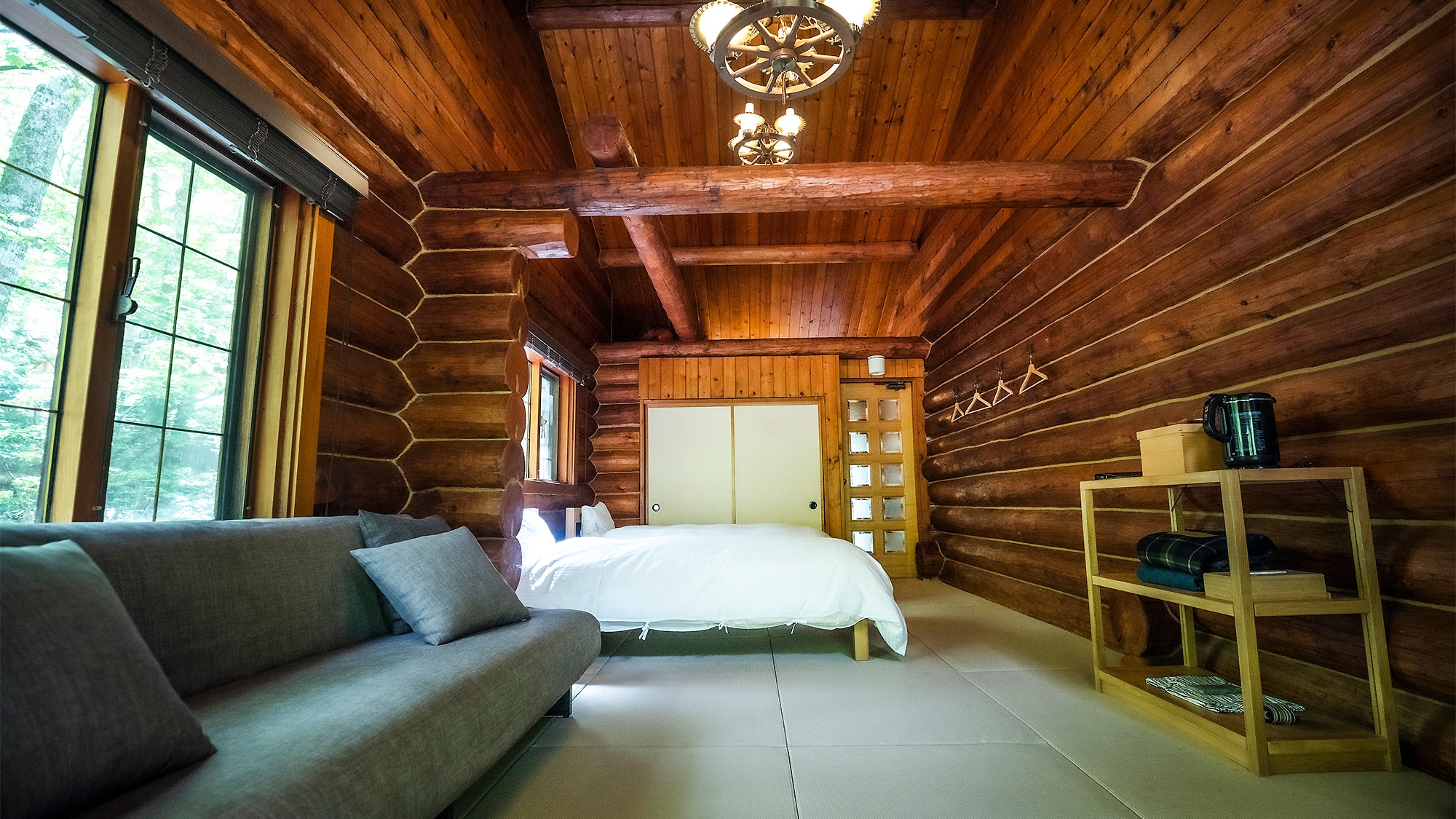 [Log house] Twin bed