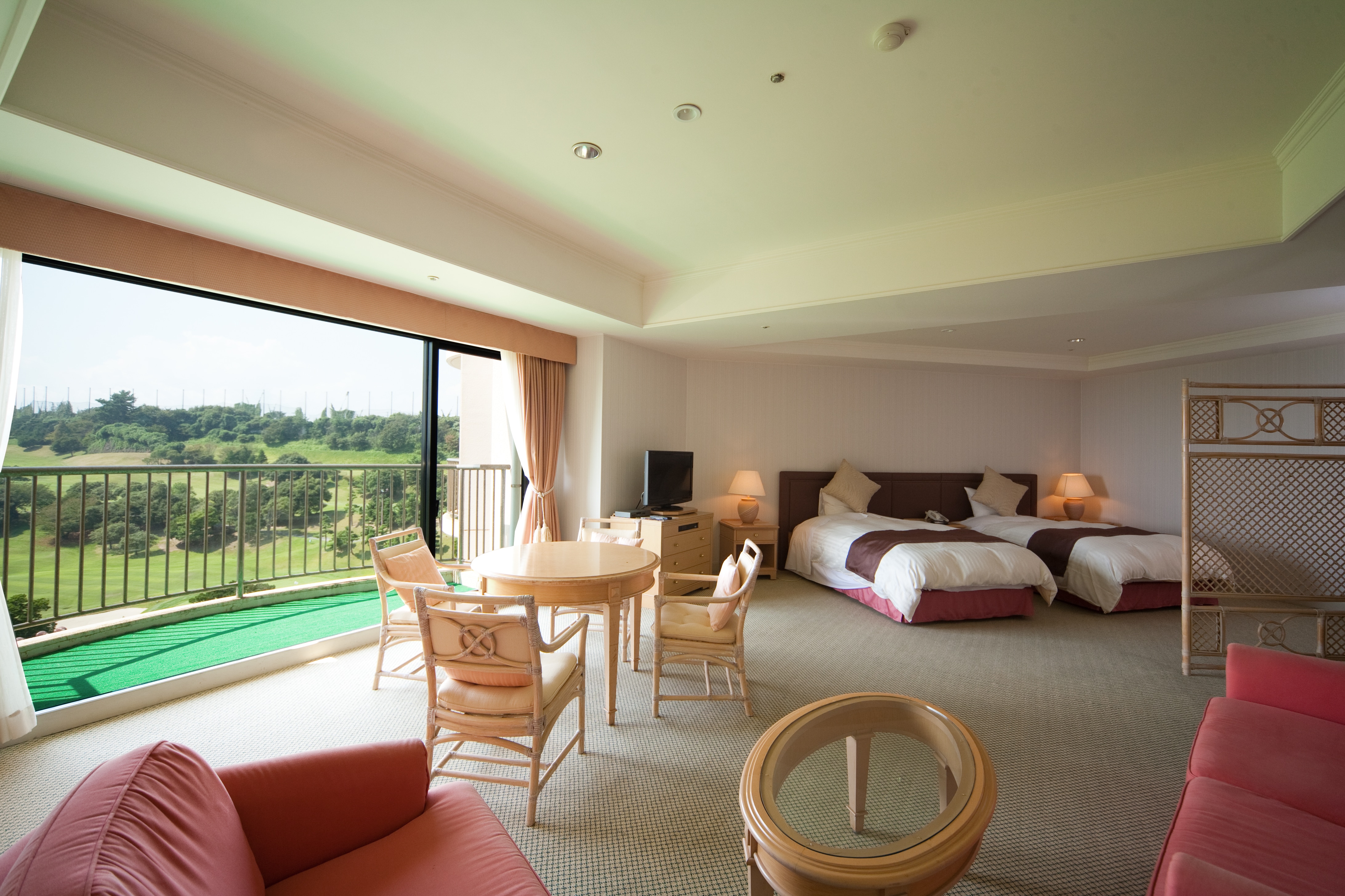 Semi-suite room