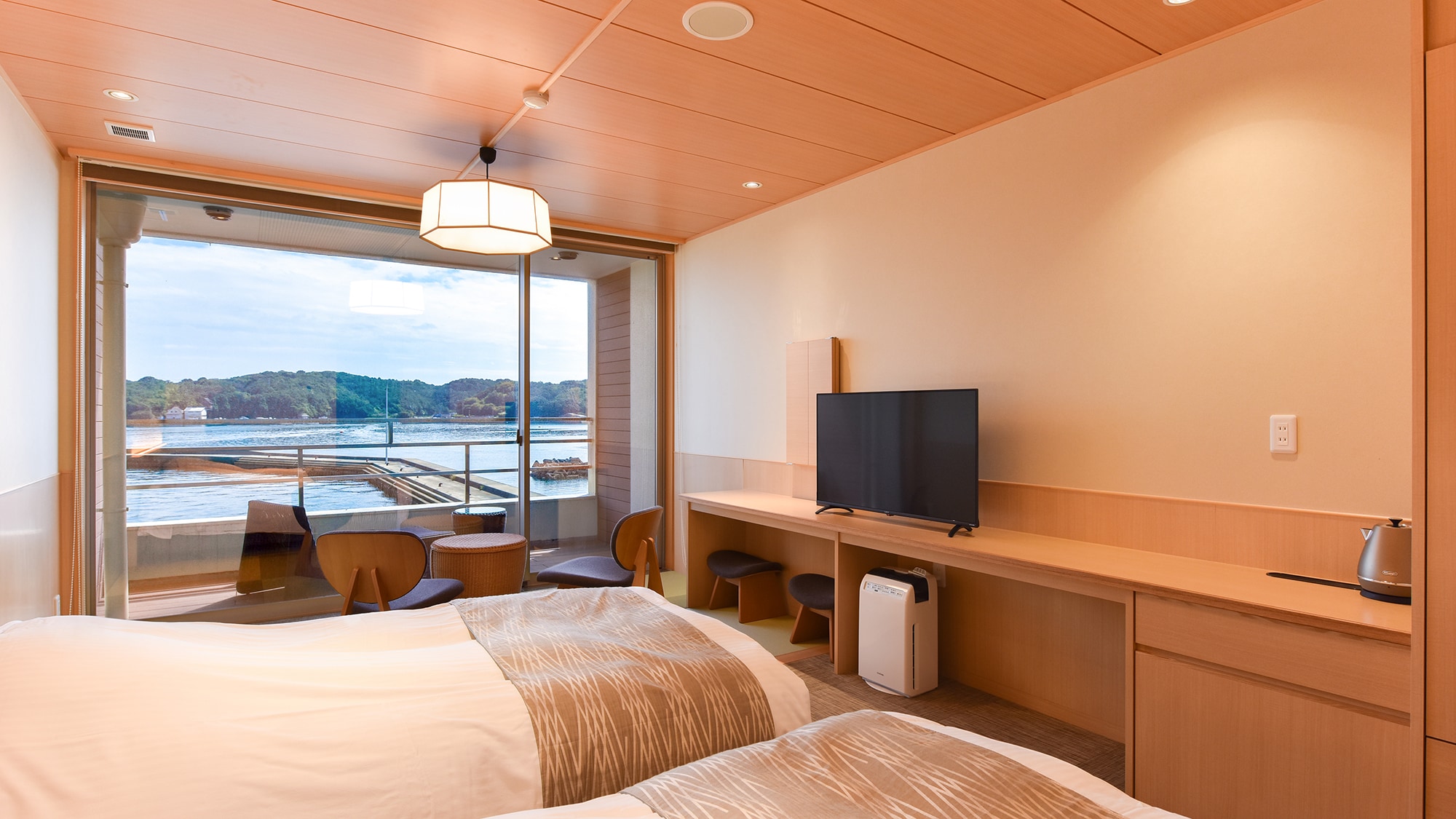 *[Ví dụ phòng khách] Phòng có ban công nhìn ra biển (203)