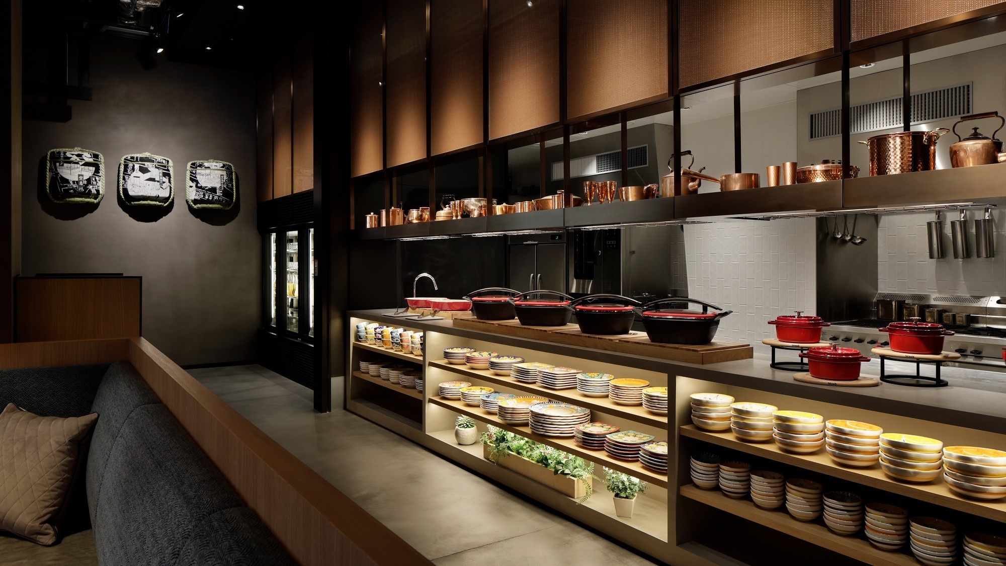 The WAREHOUSE: Serves seasonal fruits, cereals and other breakfast items, as well as international cuisine.