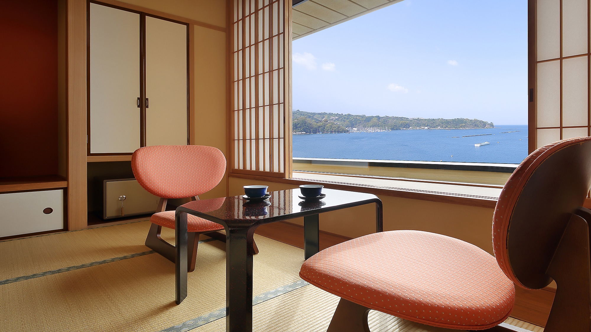 12 tatami Japanese-style room "Oto" (Renovated in 2019)
