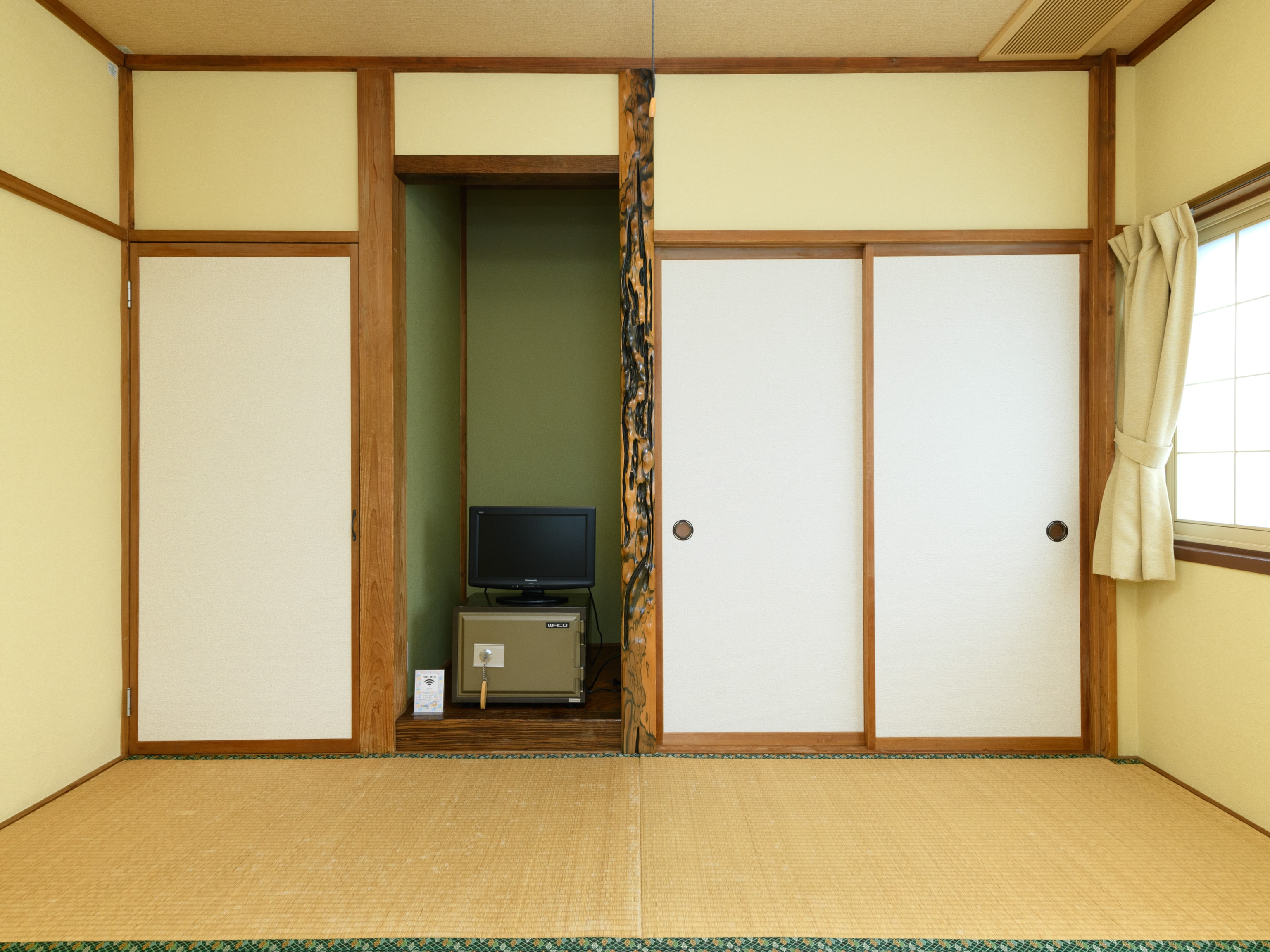 [Non-smoking] Japanese-style room for 1-2 people (no bath or toilet)