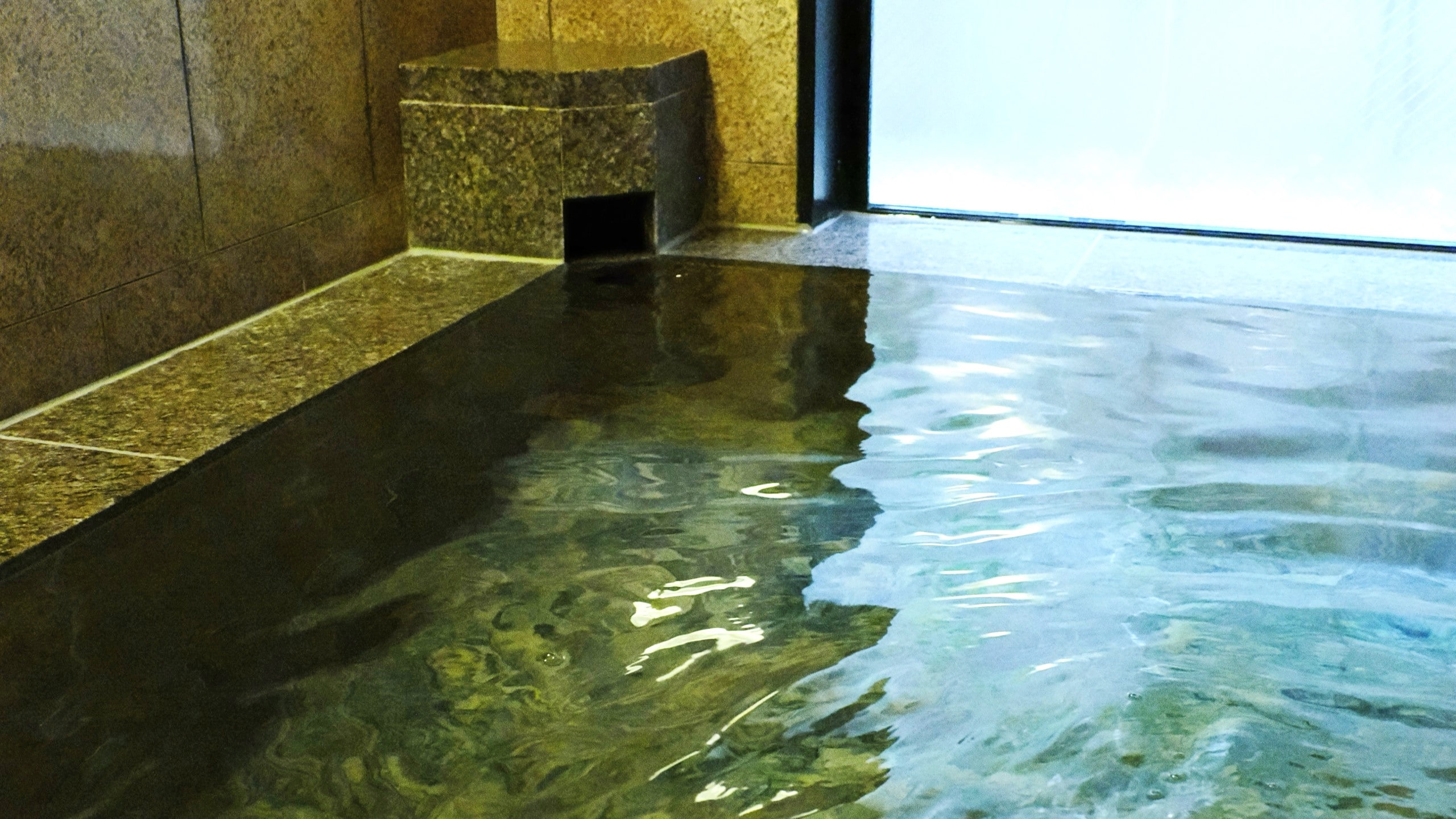 Women's bath hours: 15:00-2:00, 5:00-10:00