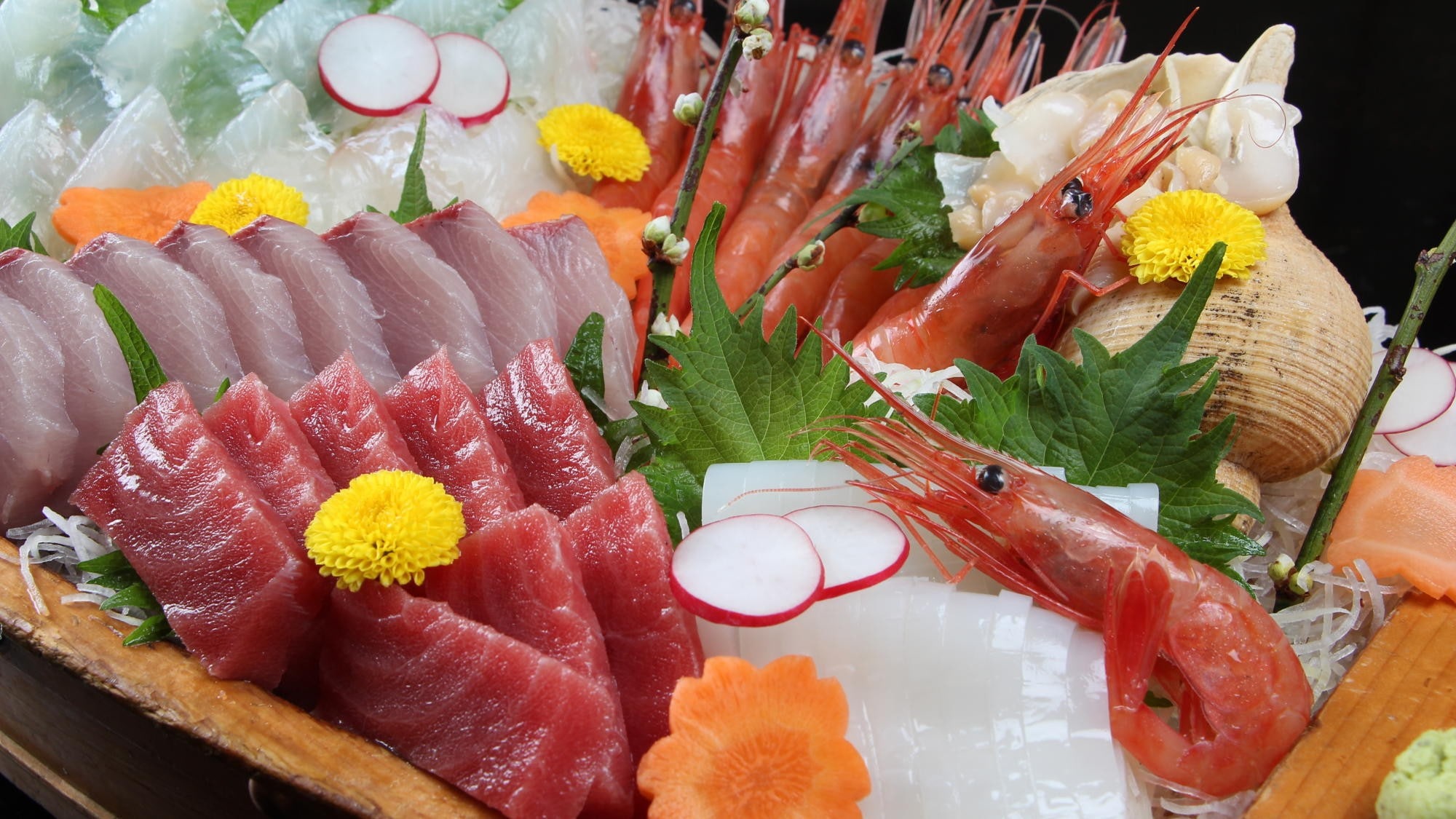 [Luxurious Sashimi Platter] Enjoy the freshest seafood caught just before serving. *Example of a meal