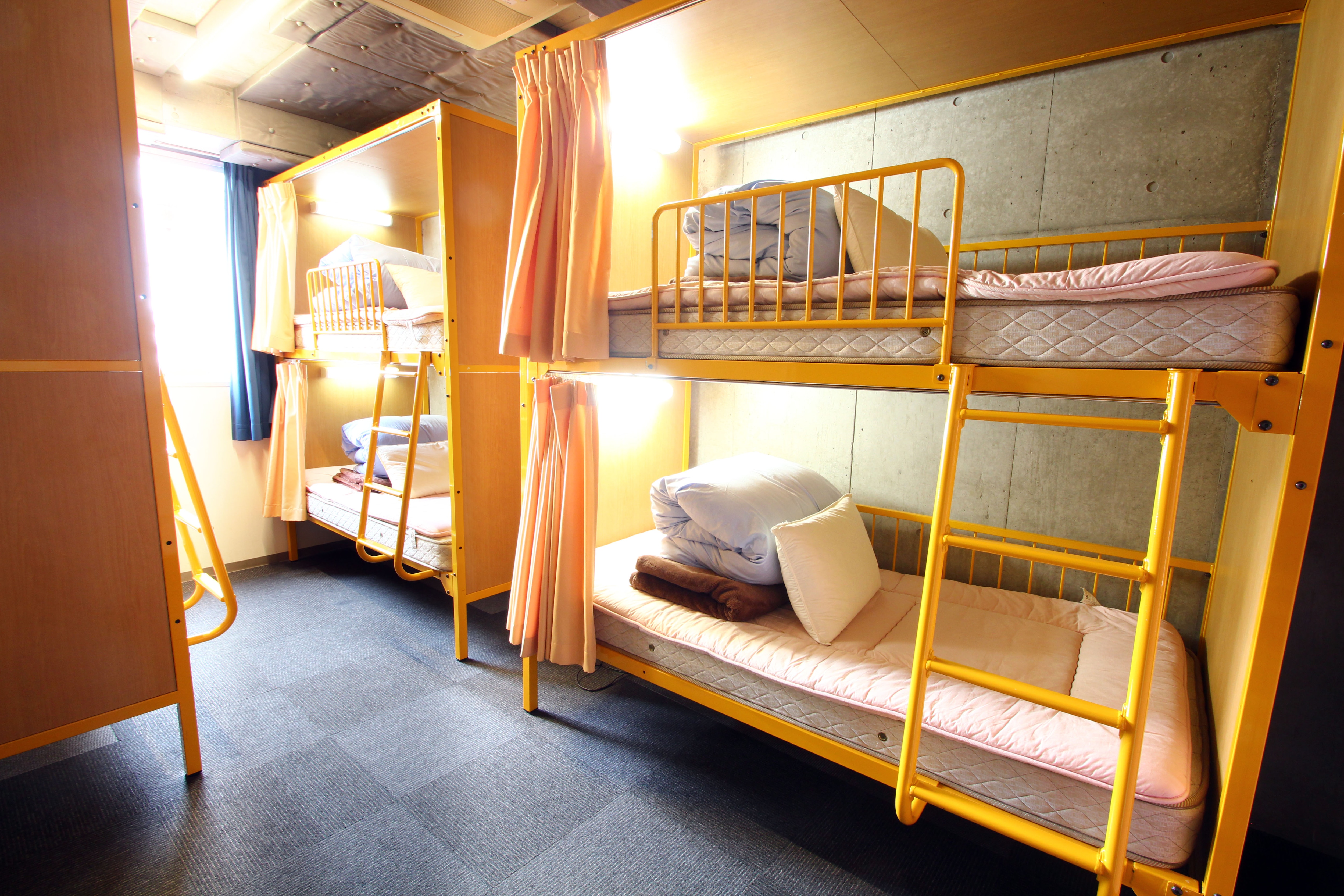 6 beds