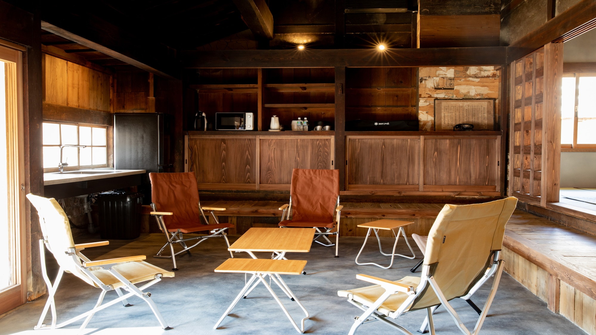 Yagen 501 | Enjoy the camping feel on the dirt floor.