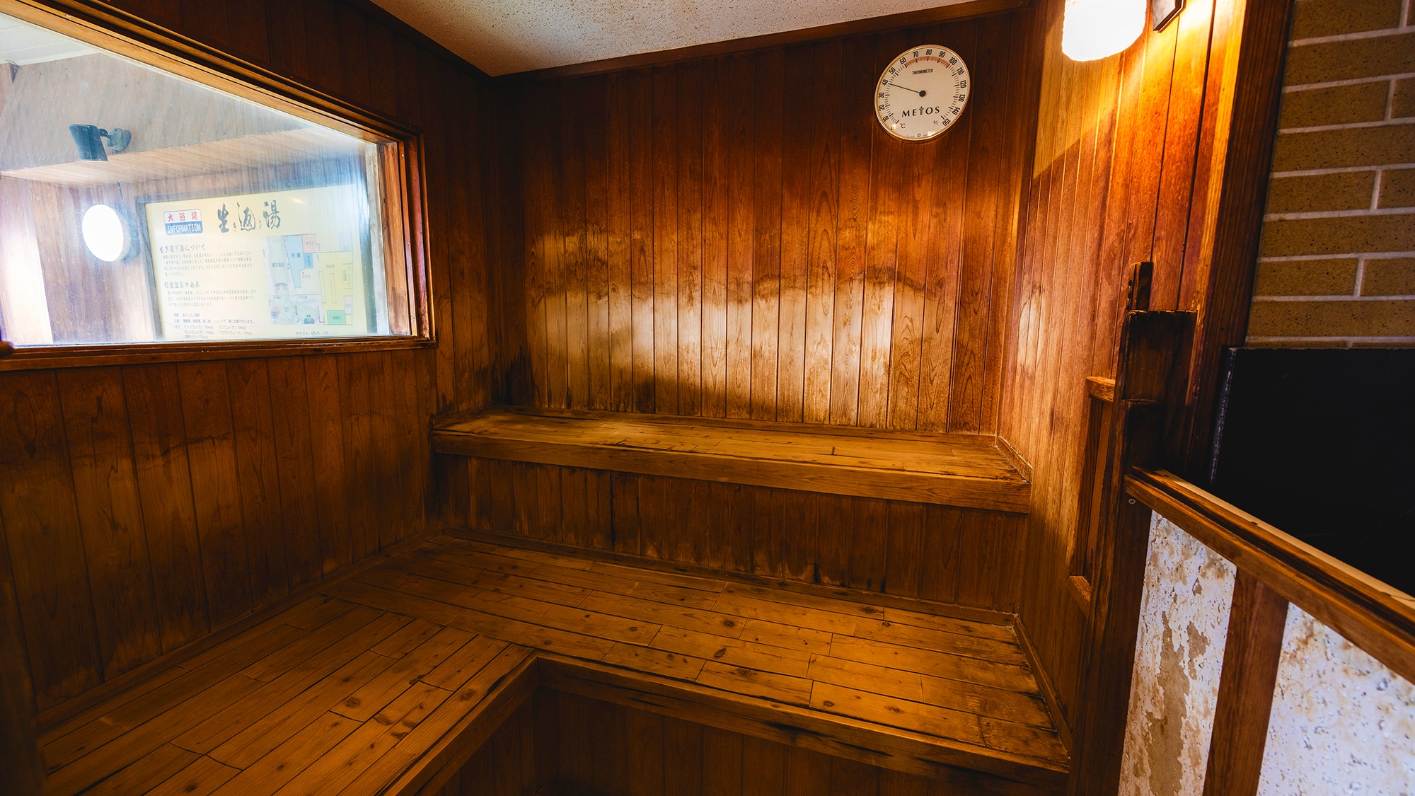 [Large public bath] Please wash away your sweat with a sauna activity.