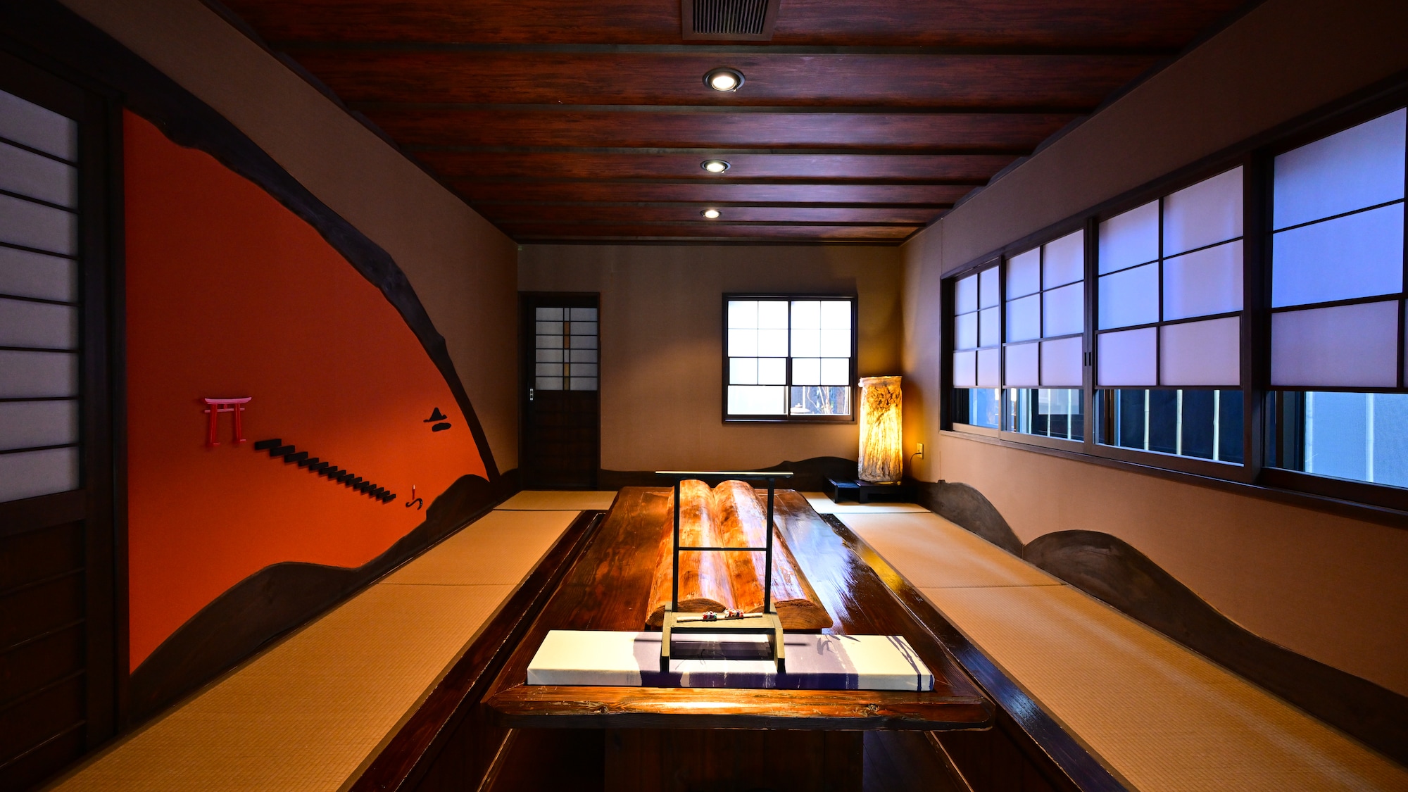 A nostalgic, soft, and quiet space and time, like returning to "grandma's house in the countryside"...