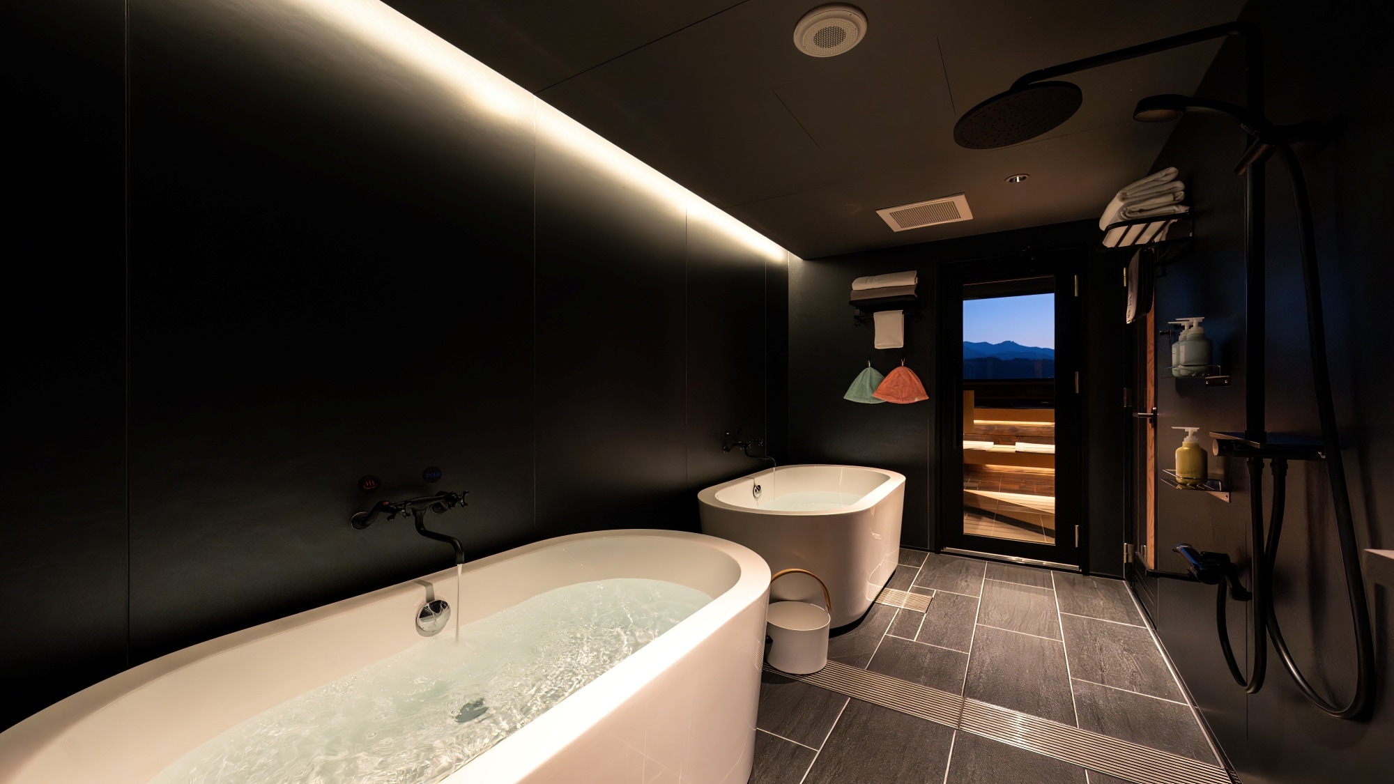[SYOU] Enjoy saunas and hot springs whenever and however much you like.