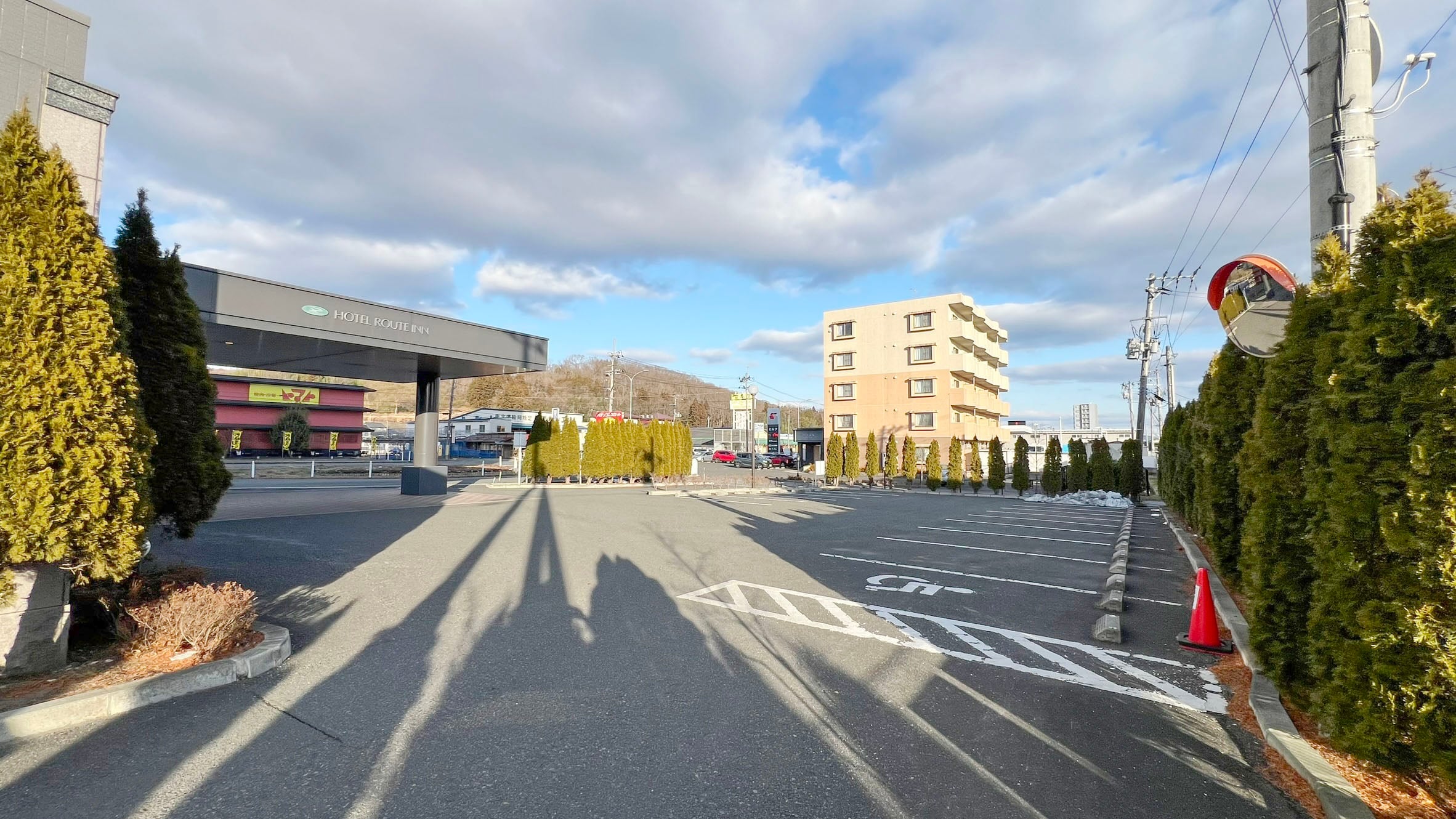 免費平坦停車場：先到先得 / 114 個車位