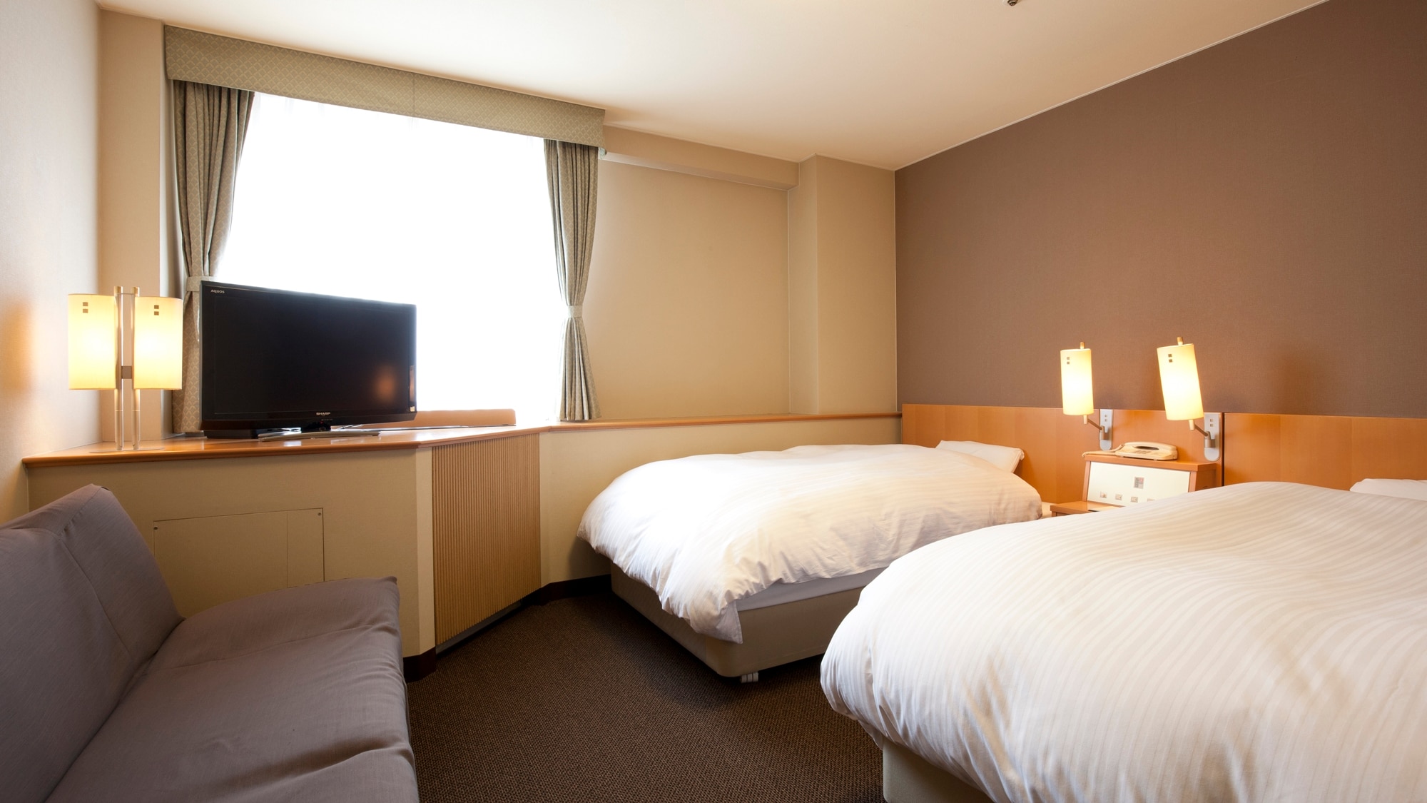 [เตียงแฝด] เชิญพักผ่อนในห้องขนาดใหญ่ 23 ตร.ม.