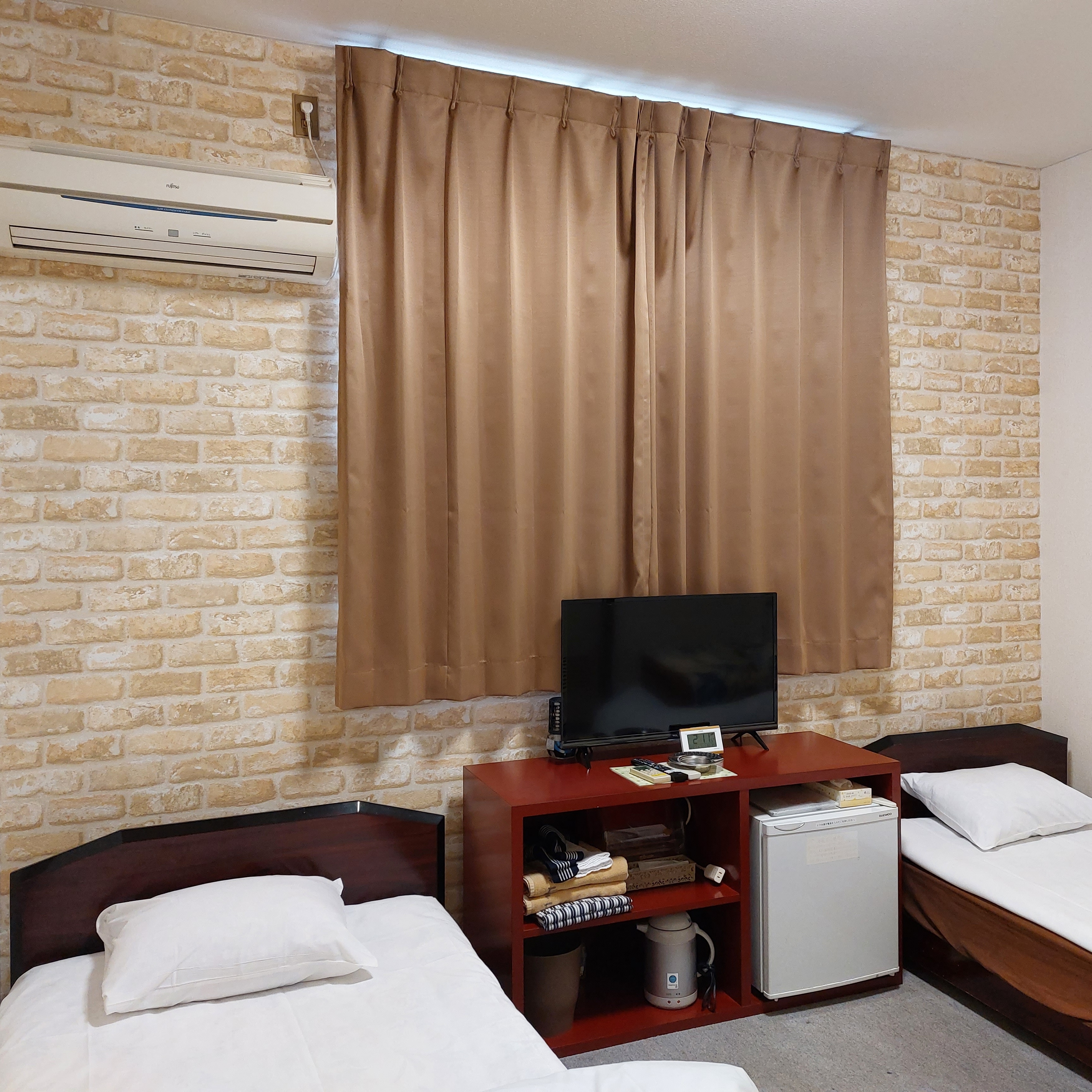 Phòng đôi theo phong cách phương Tây (phòng tắm, nhà vệ sinh, Wi-Fi, tủ lạnh)