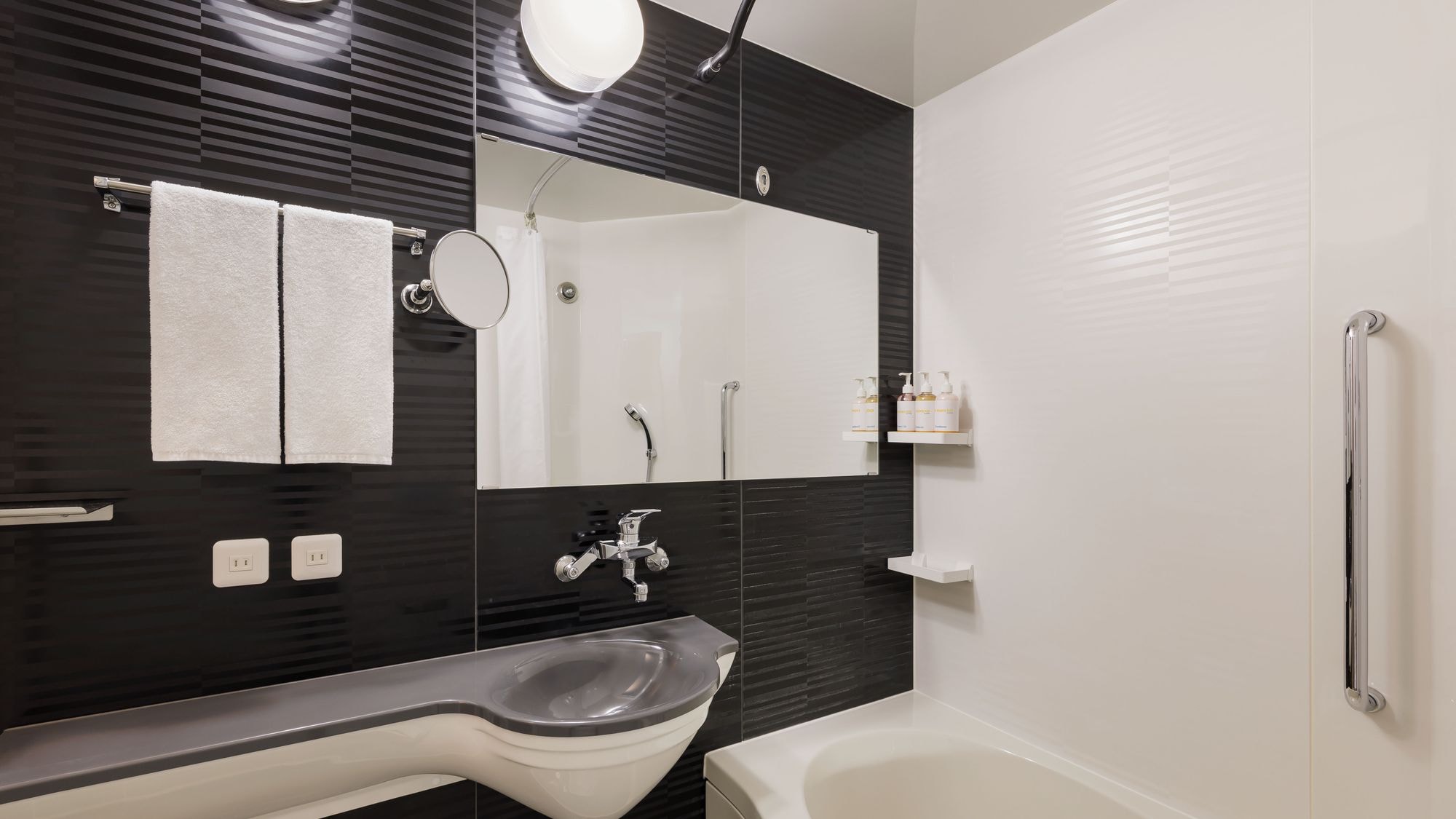 Bathroom (twin room)