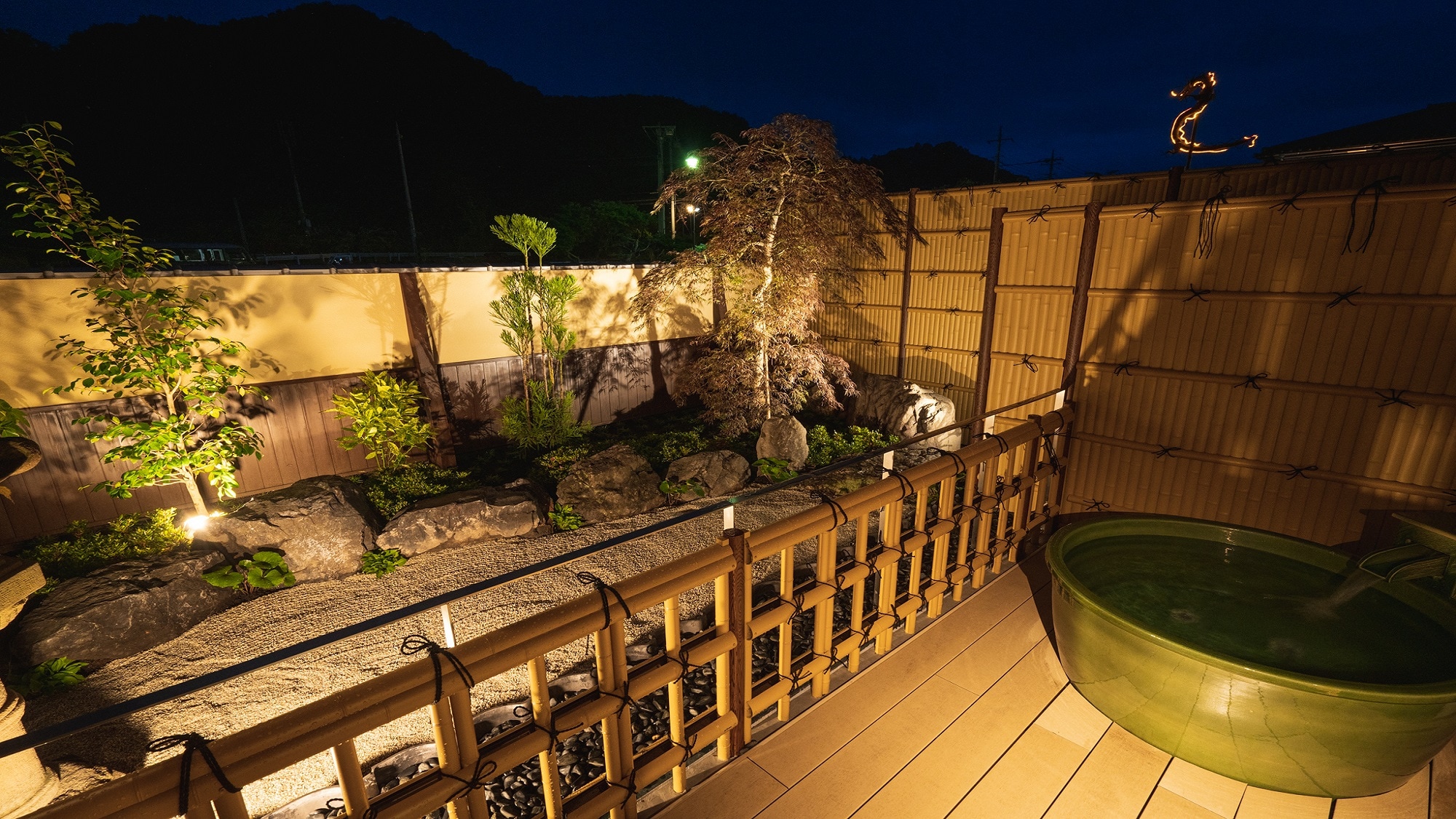 [Guest room with garden open-air bath] Origami ceiling ☆ Luxury guest room (open-air bath image)