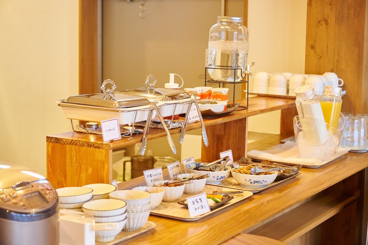 Breakfast buffet style ②