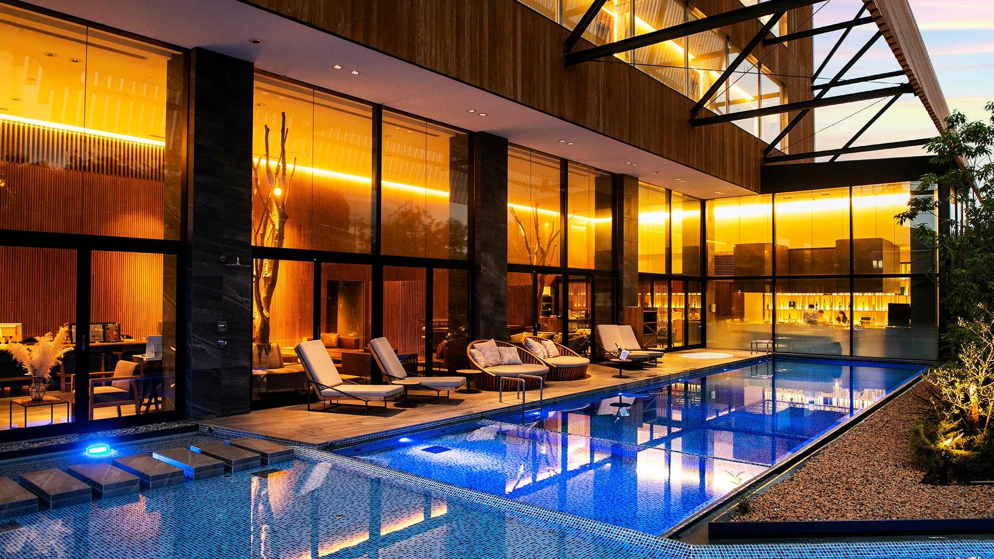 [Garden pool] (April-October/warm water/9:00-22:00)
