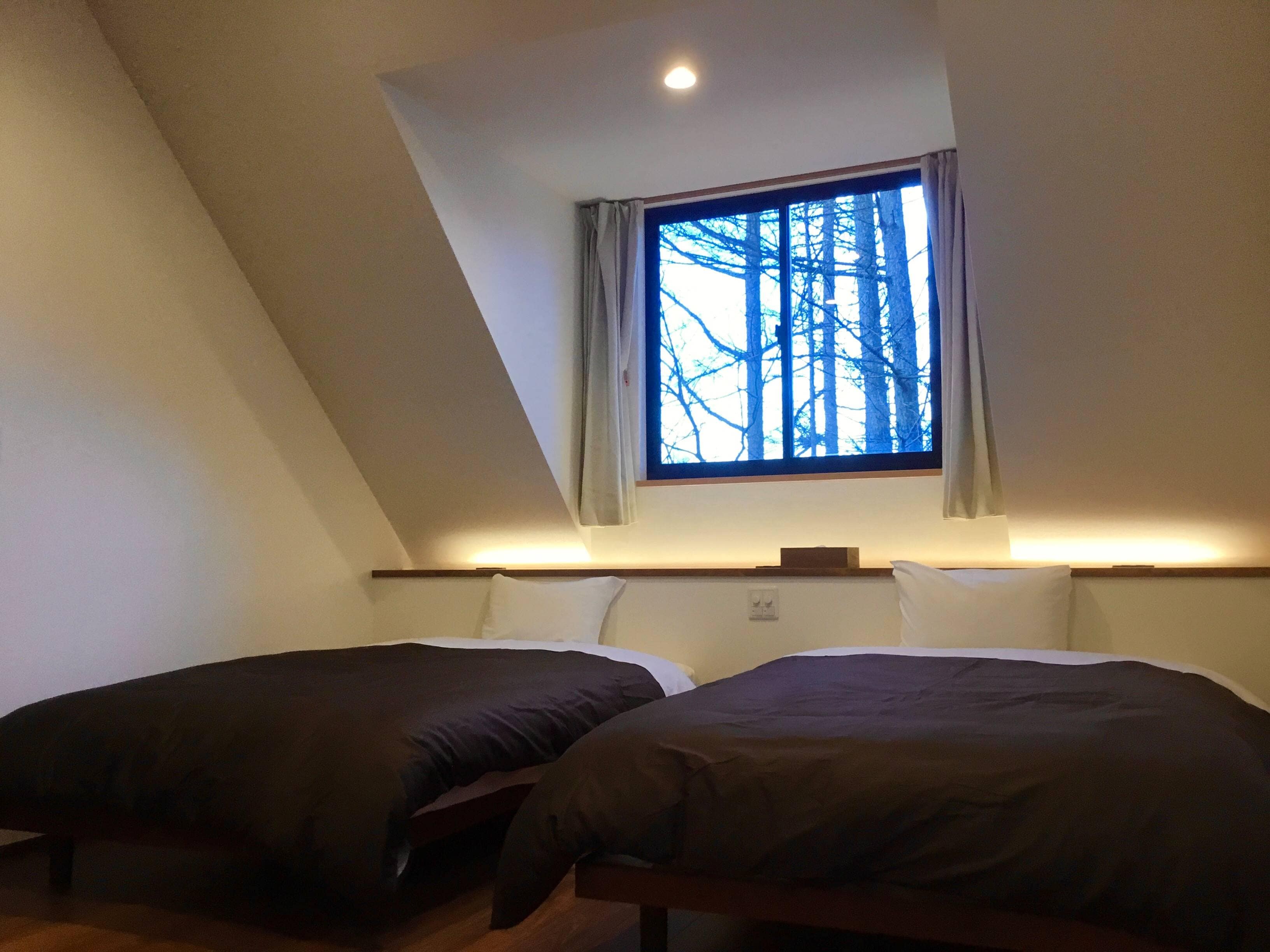 Honors Hill 18 2nd floor bedroom (semi-double x 2)