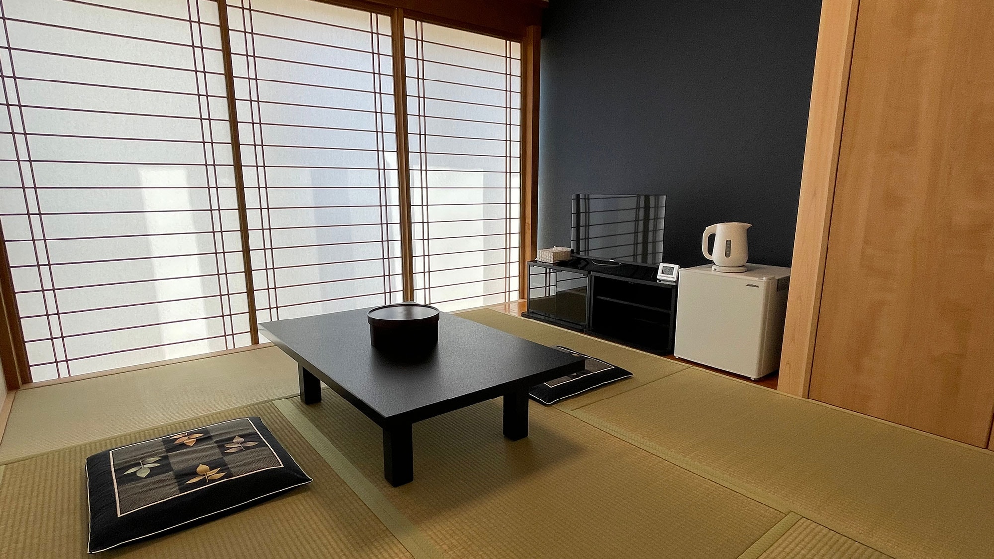 Renovated Japanese-style room (6 tatami mats)