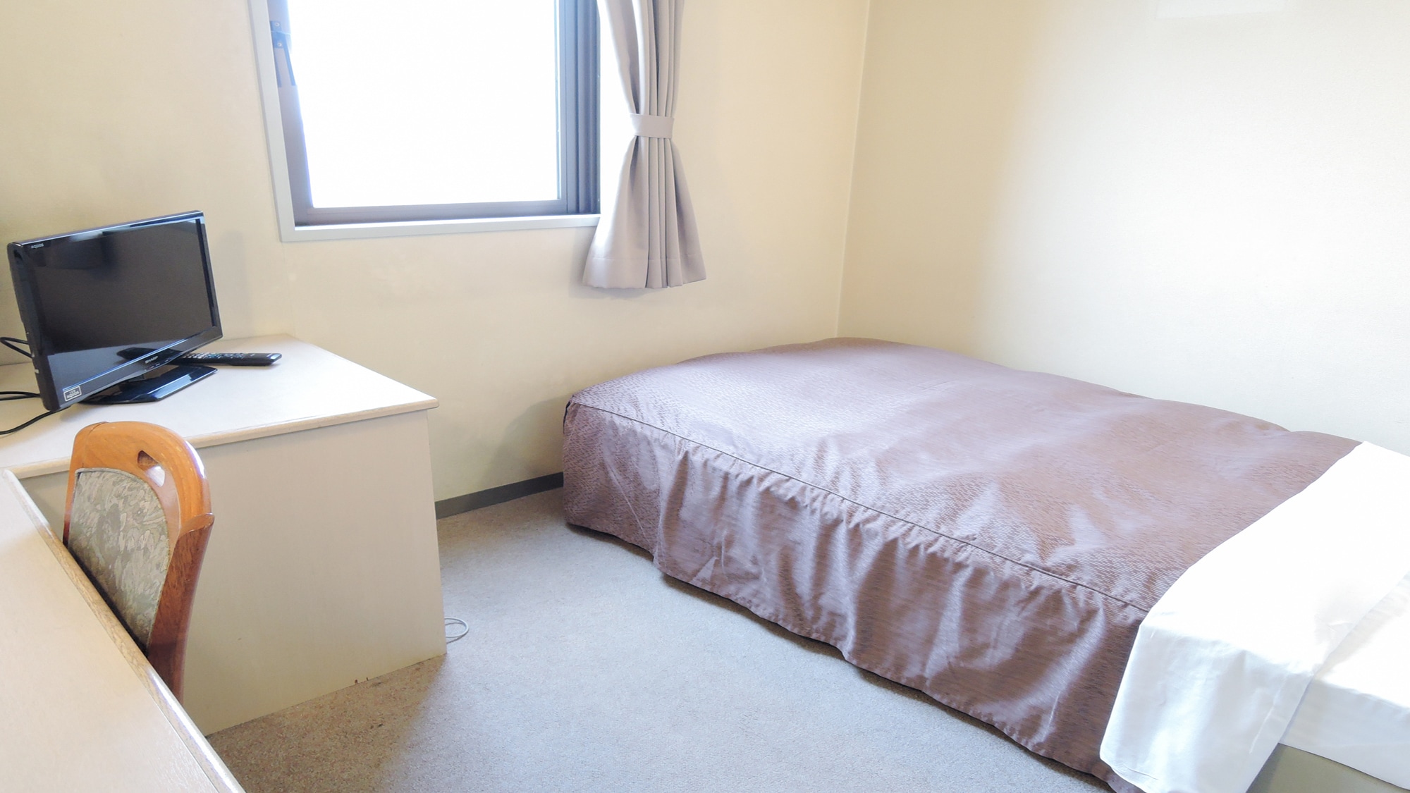 *[Non-smoking: Example of a room] Western-style single room for one person.