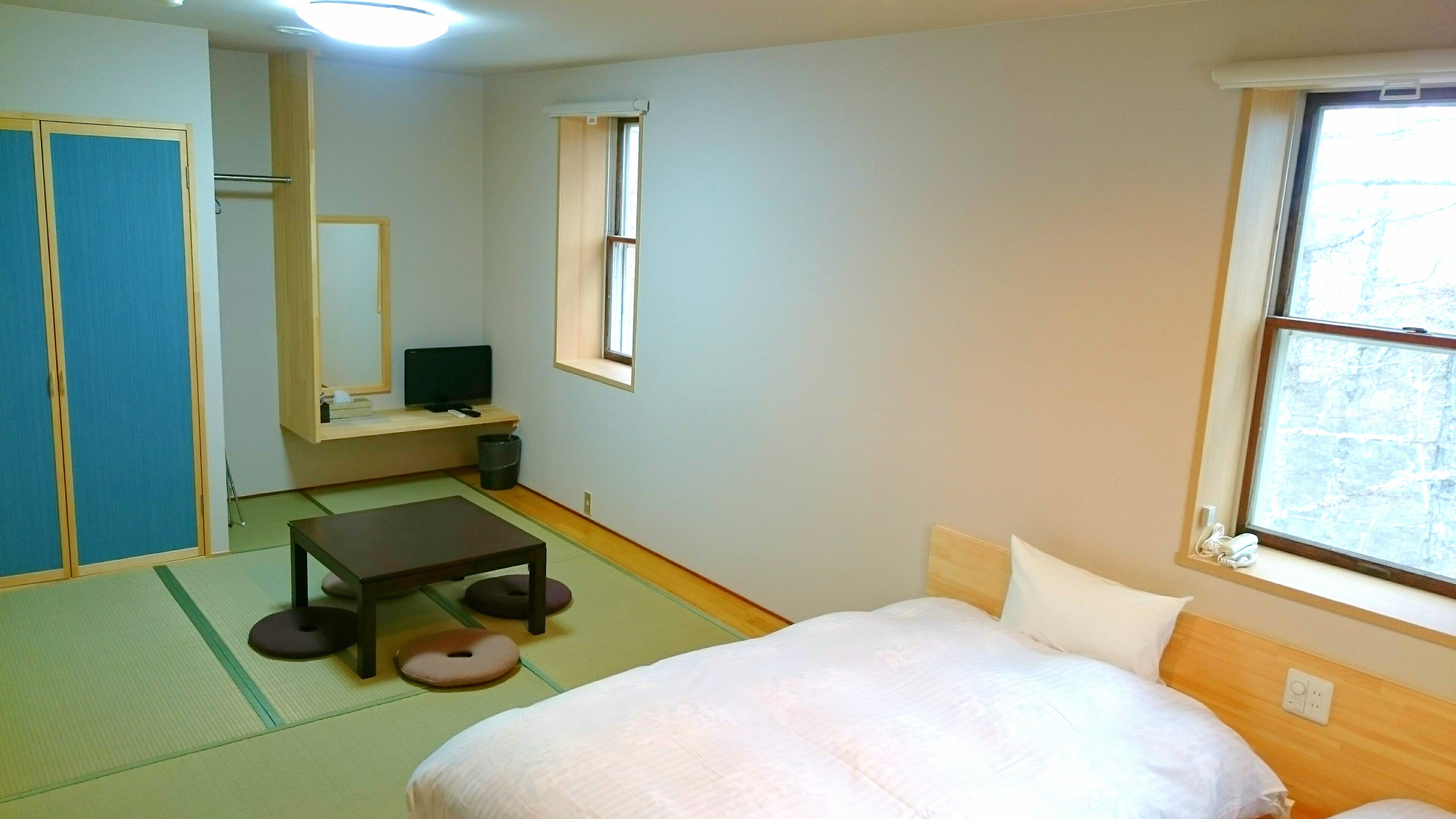 Newly renovated in 2016★ Japanese-Western room with raised bed (with bath) #206