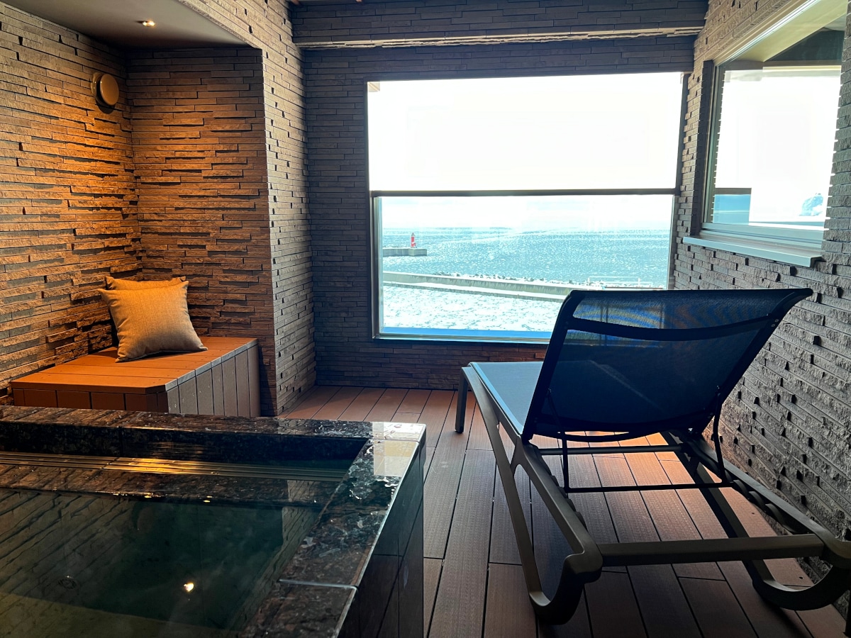 [Guest room] An example of a spa suite with a sauna at the Okhotsk Club