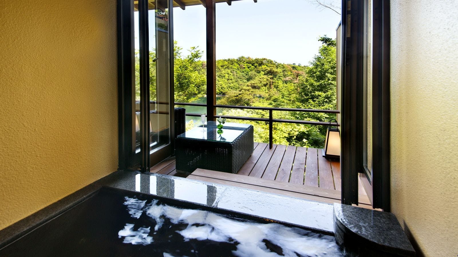 ◆ Jr. Japanese Suite with open-air bath-water and amber- ◆ [No smoking]