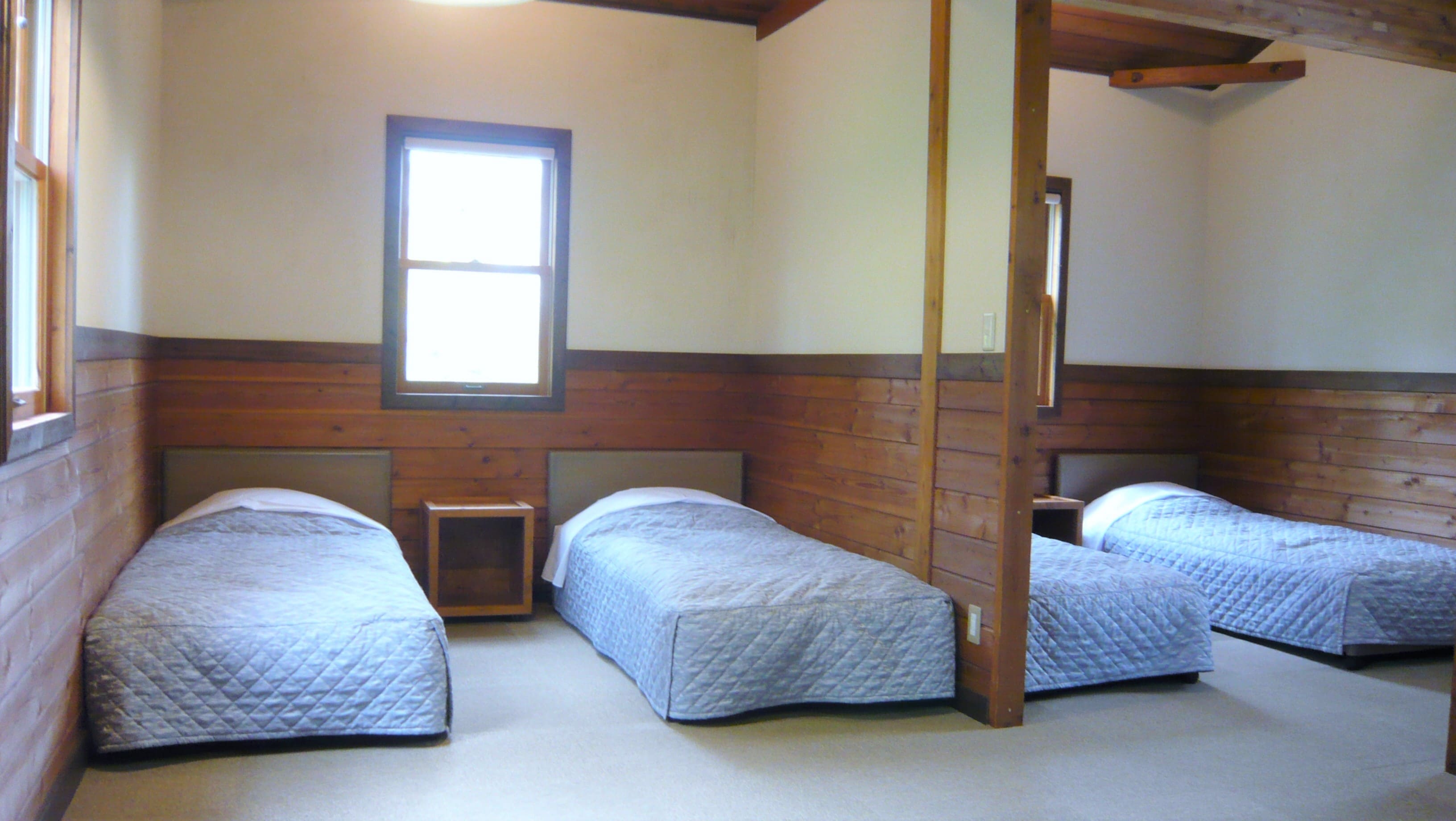 小屋乾淨寬敞，適合輪椅使用者。