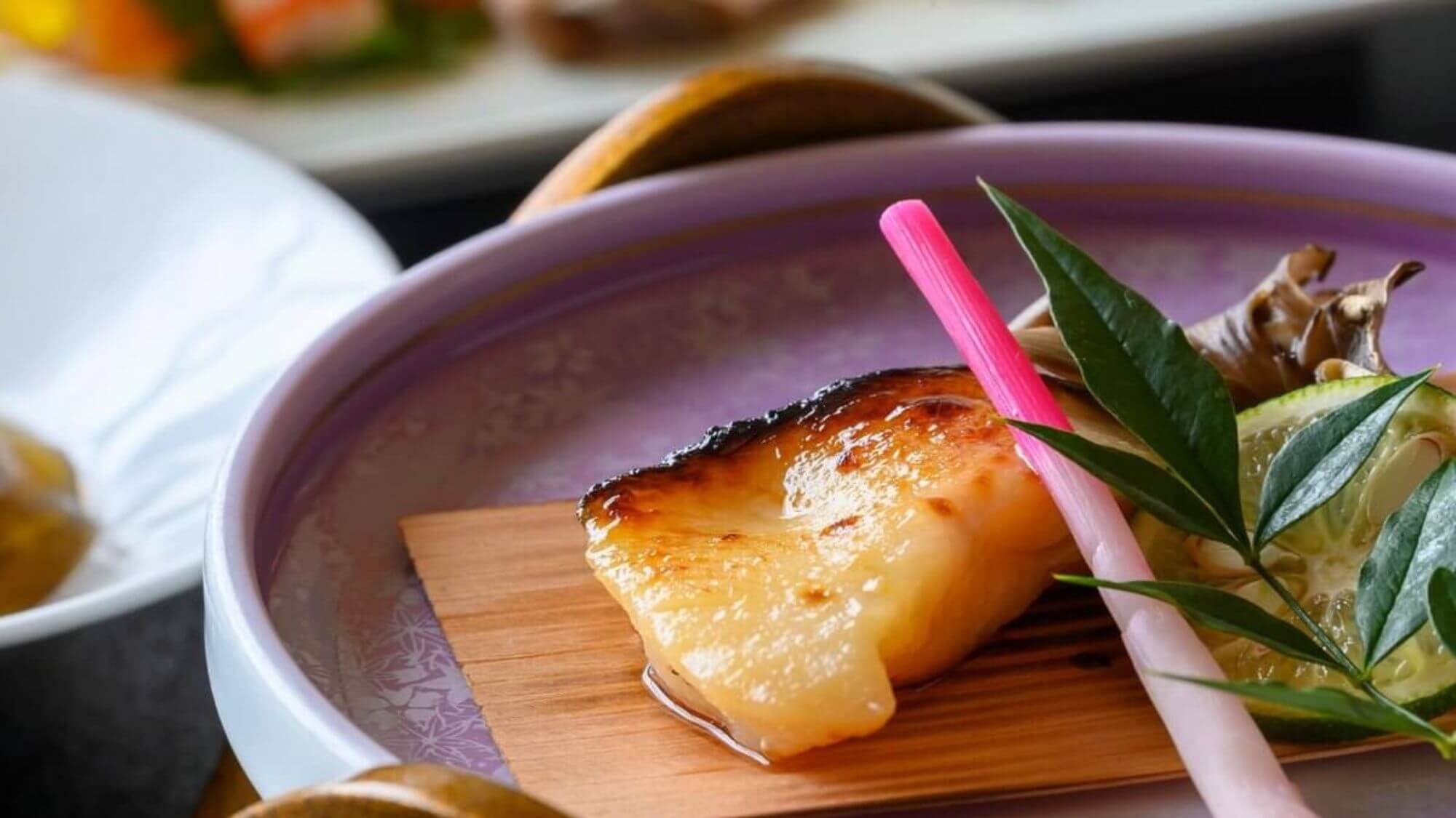 An example of a kaiseki meal made with seasonal ingredients