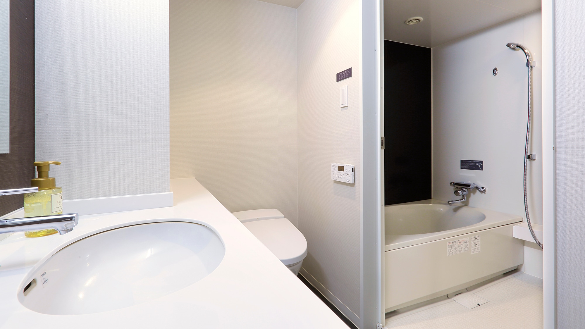 雙床房有獨立的浴室和衛生間