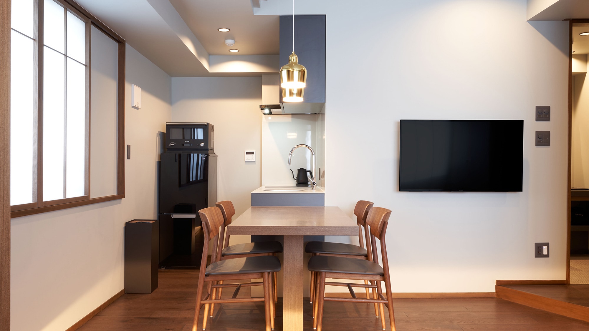ReFa Room (35㎡, 2 single beds, 2 futons)