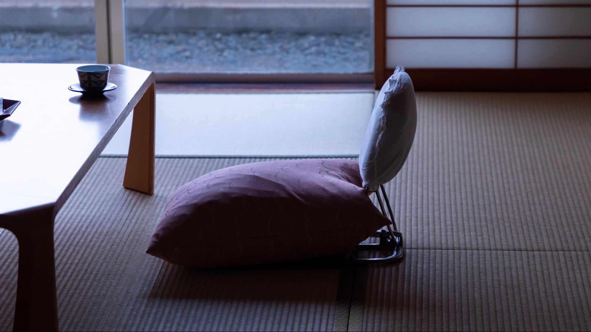 [Non-smoking] Old building/Japanese-style room/A little nostalgic and retro atmosphere in the evening♪