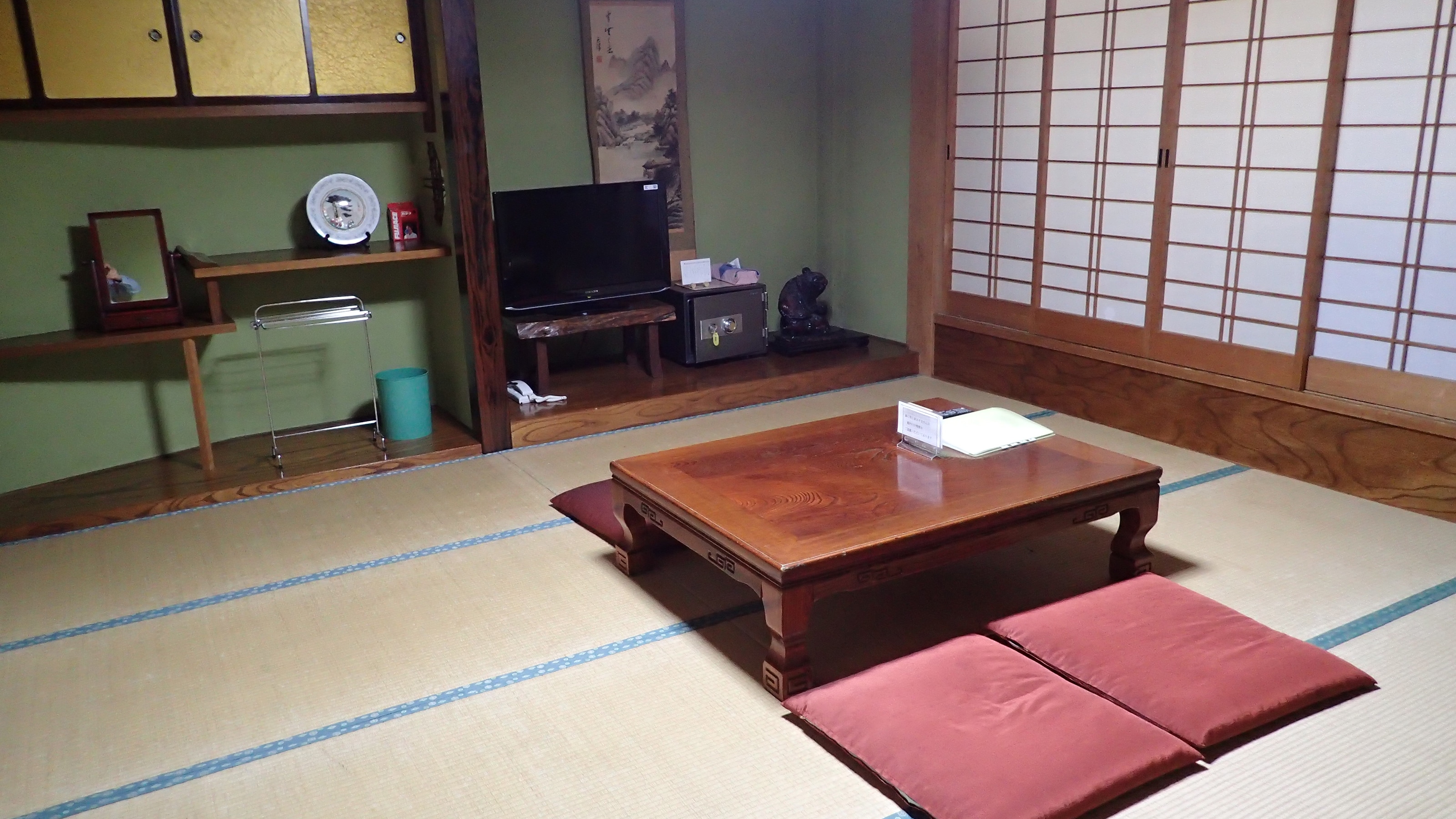 Japanese-style room (10 tatami mats)