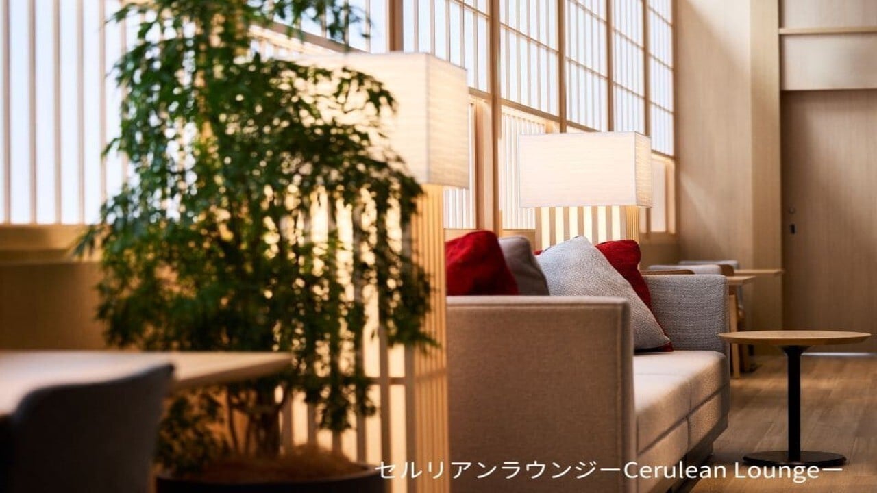 Cerulean Lounge (Lobby Level)