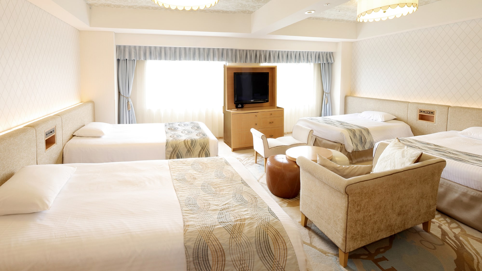 deluxe family room