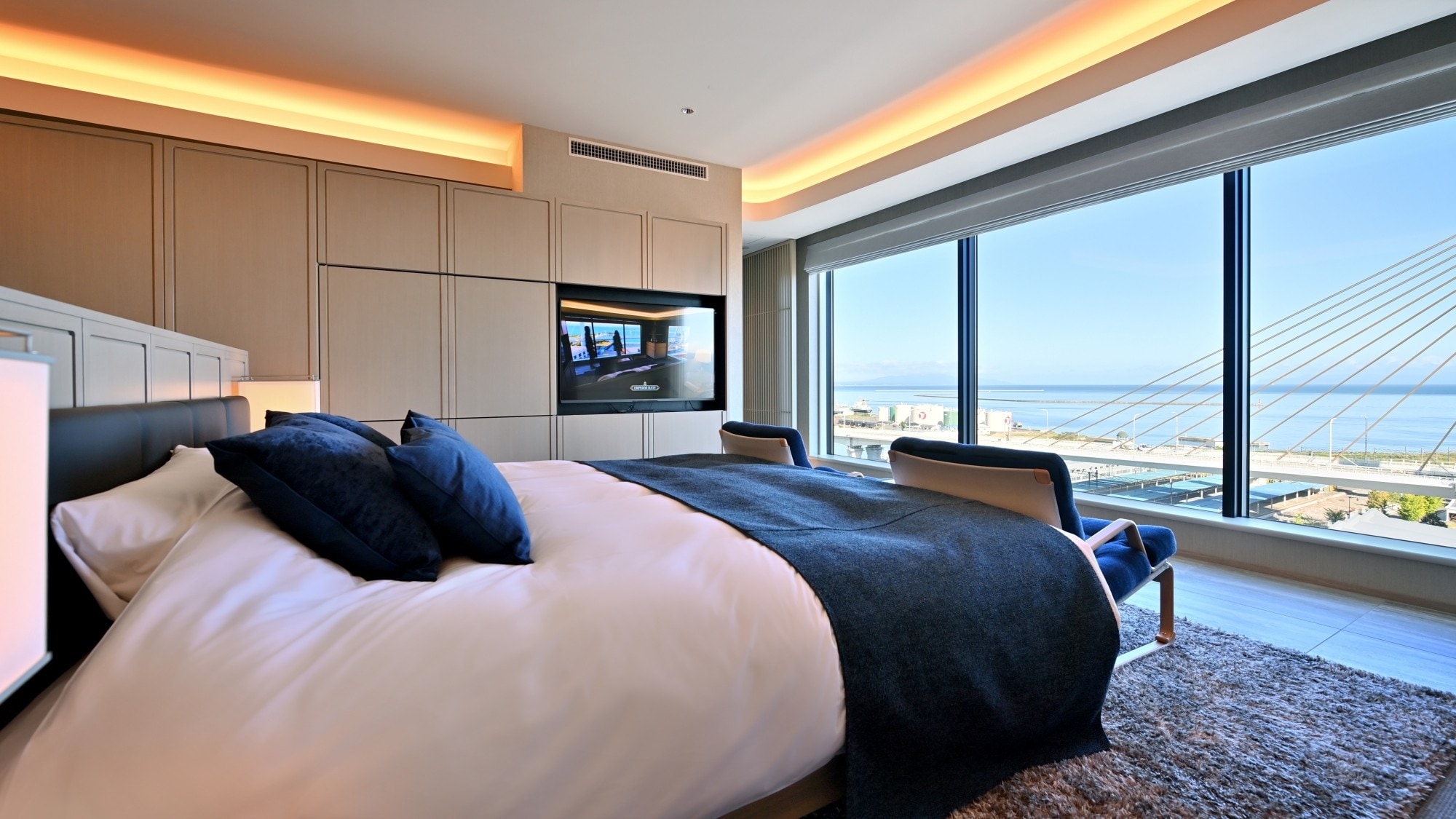 [Emperor Suite] Phòng suite mang đến sự sang trọng tuyệt vời và trải nghiệm phi thường.
