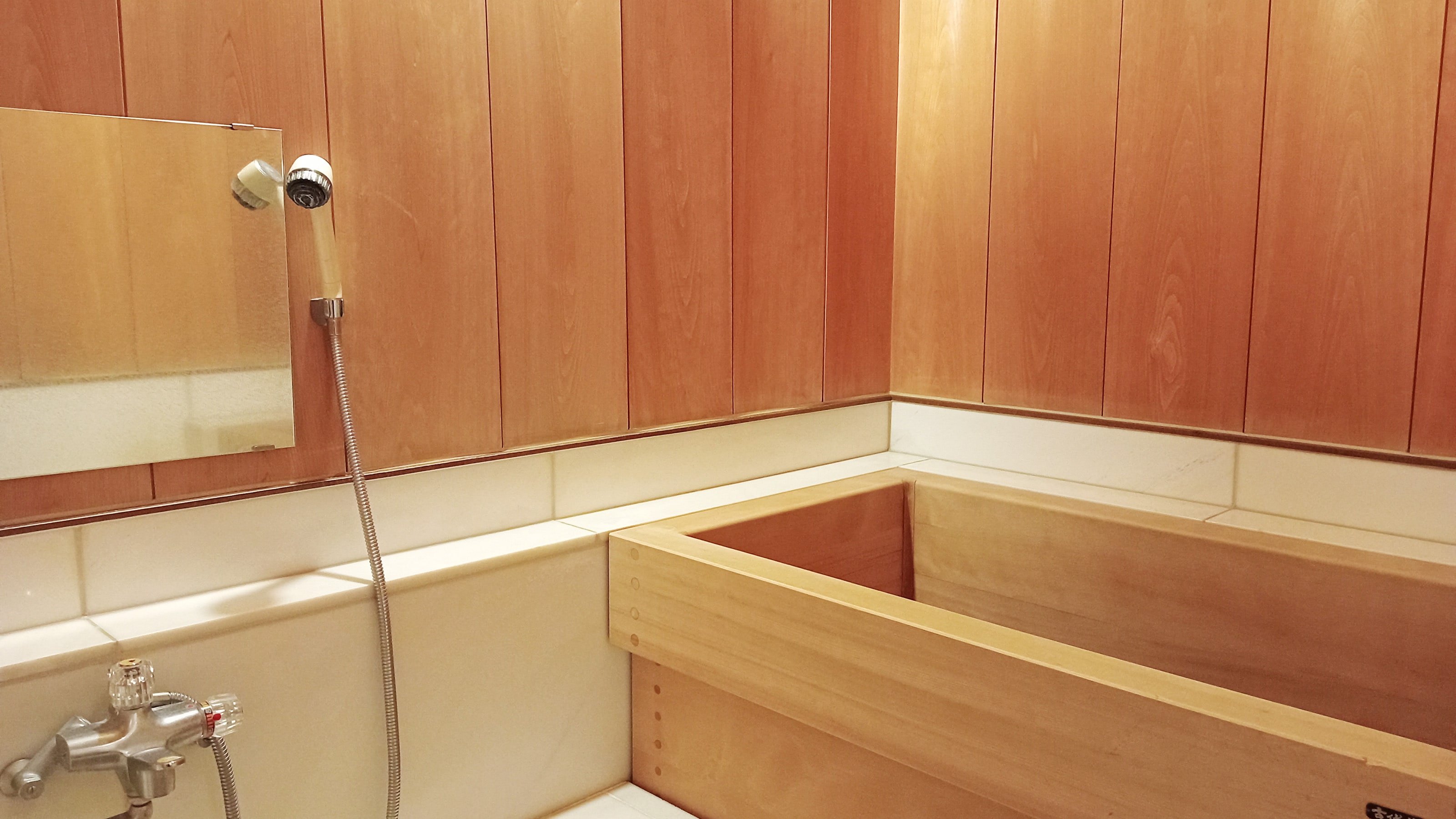 Takasagokan Japanese-style room "Cypress bath"