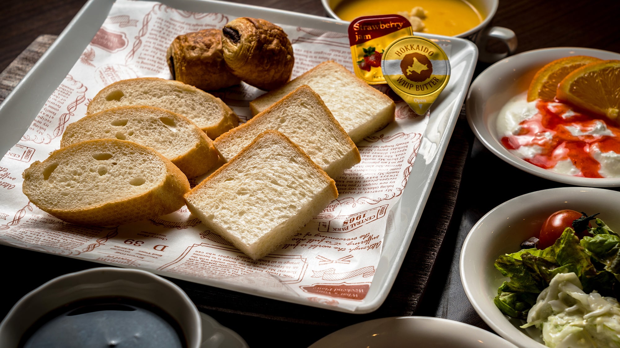 [Breakfast] Don't worry if you prefer bread. We also have bread. *Image
