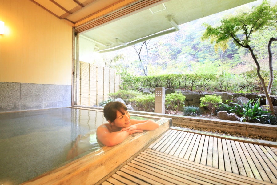 Private bath: Mountain-colored bath