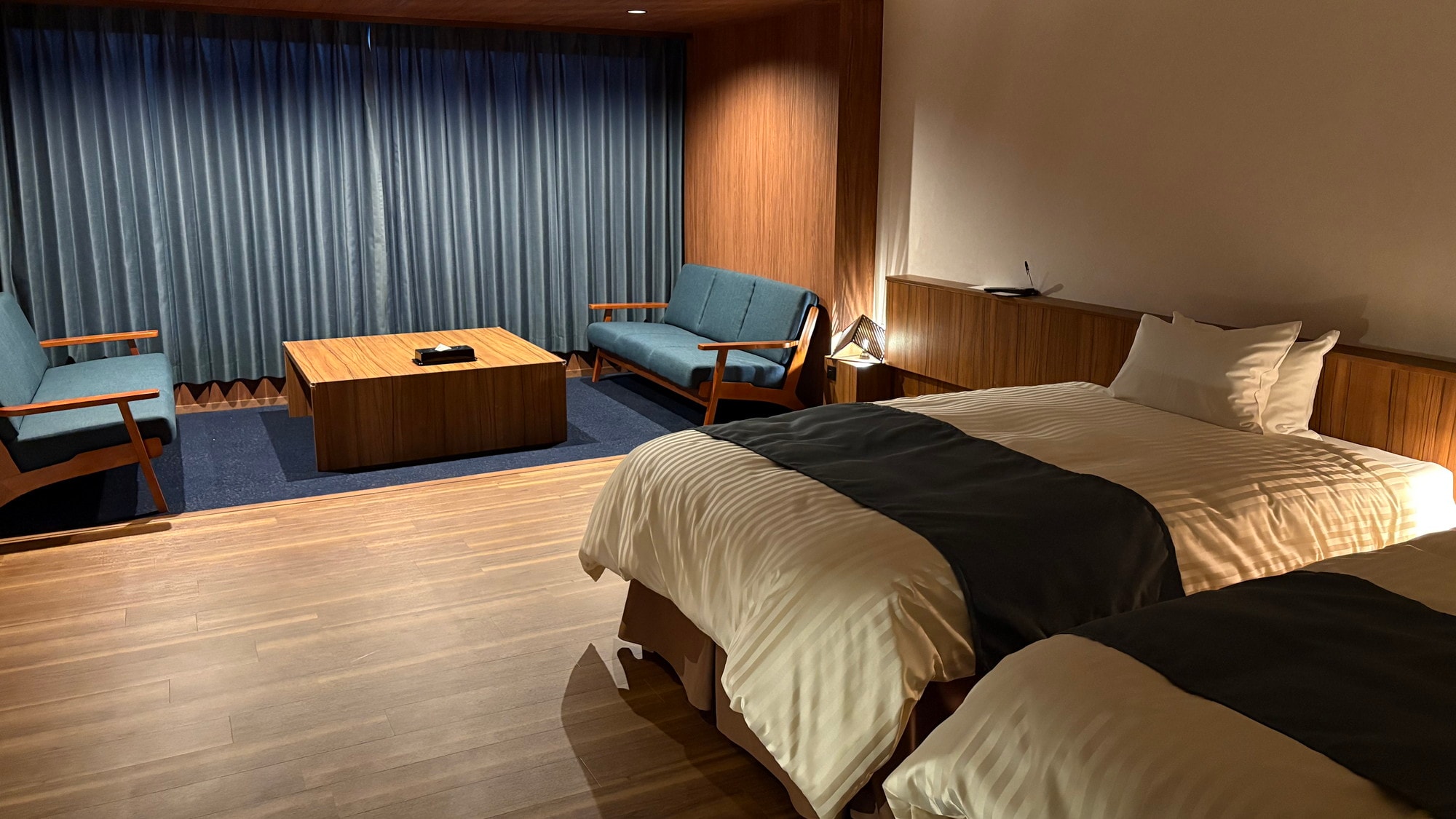 [Lake View] Renovated High-Floor Twin Room (10th-11th Floor)