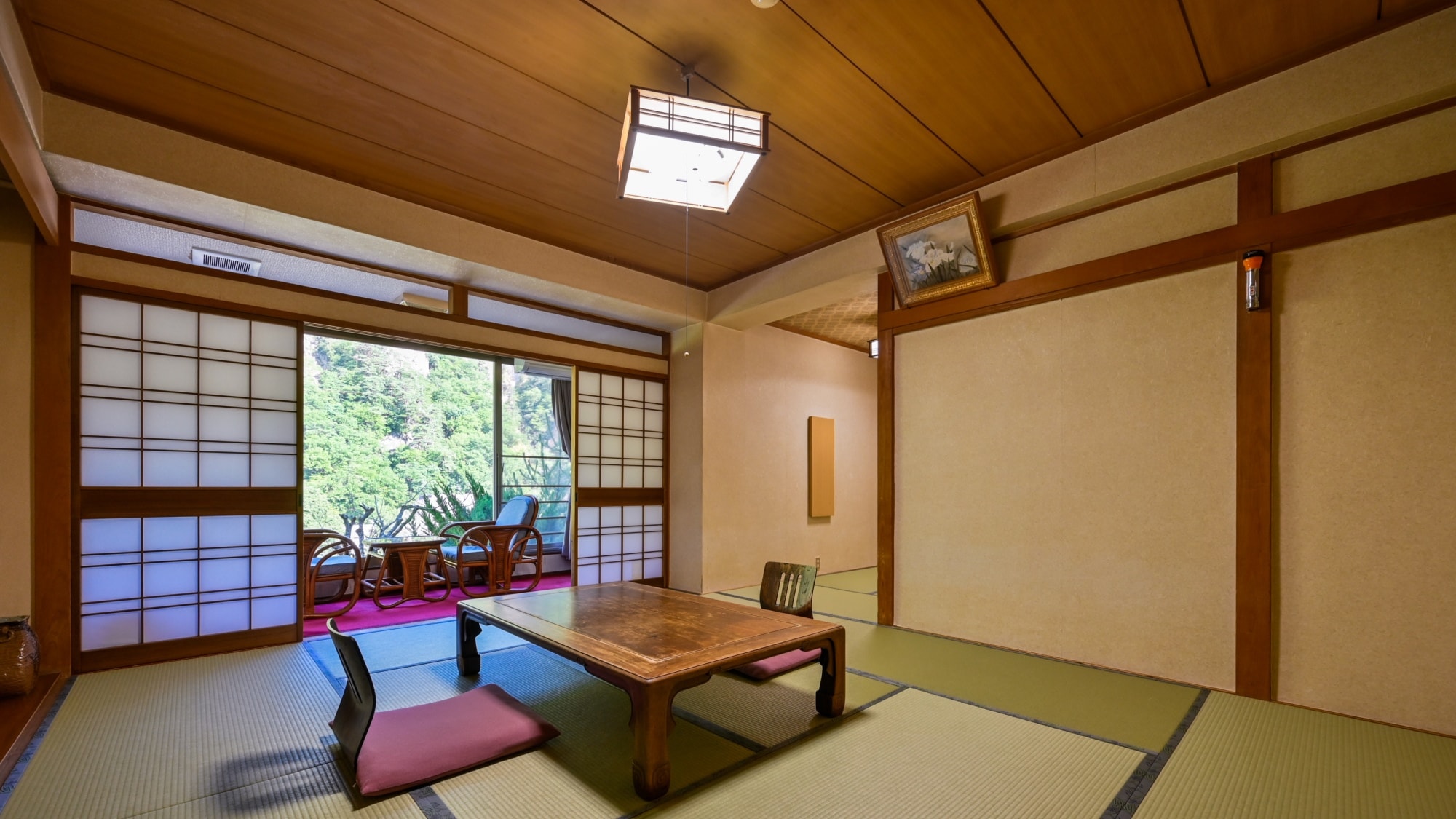 [Spacious 10 tatami Japanese-style room with mountain views]