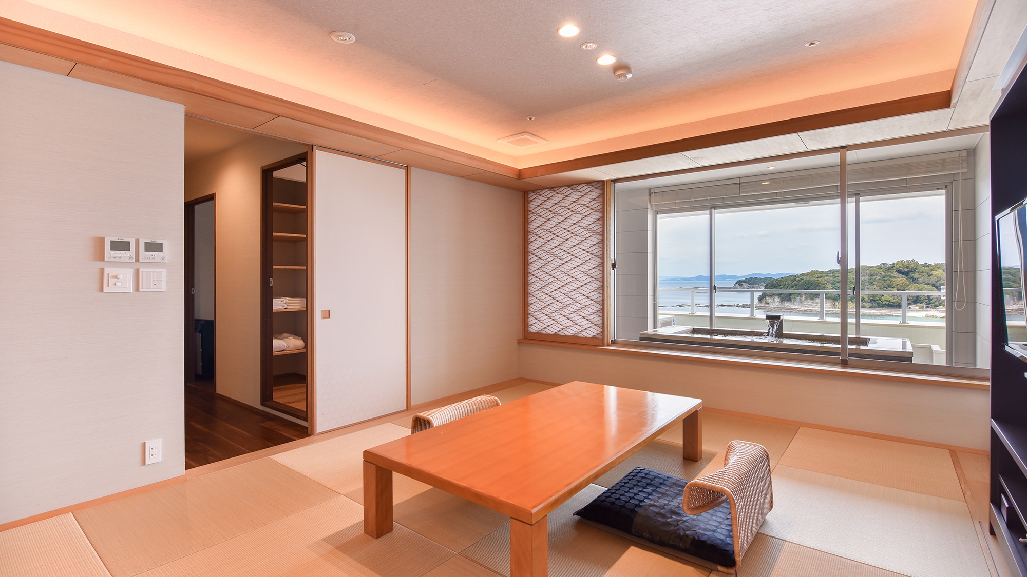 * [Guest room with open-air bath / special room (Akira Fuji)] Image of amethyst (purple crystal). An elegant and formal space.