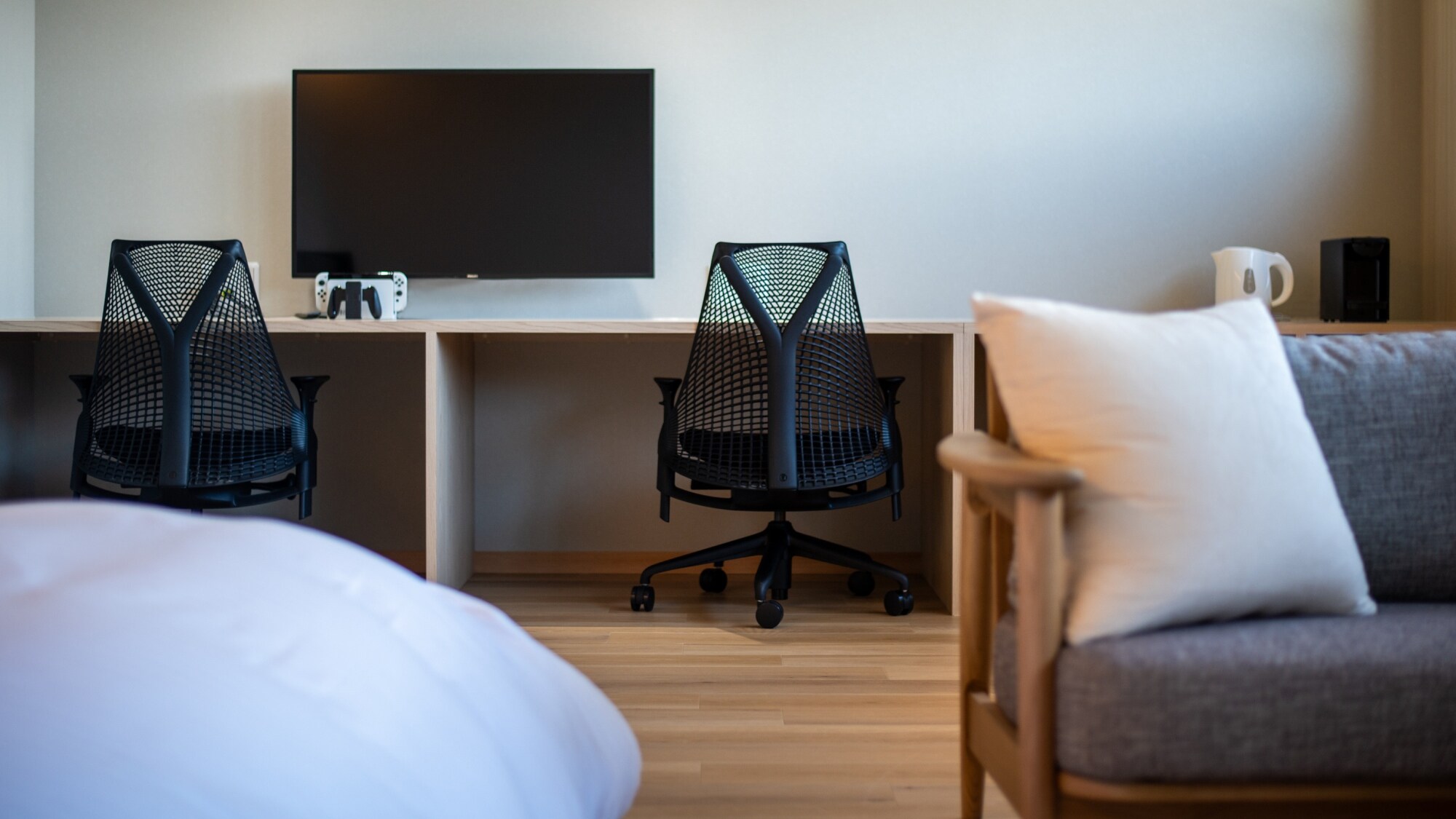 [Japanese Luxury Suite - Kagura] Equipped with a desk and chair for business travelers