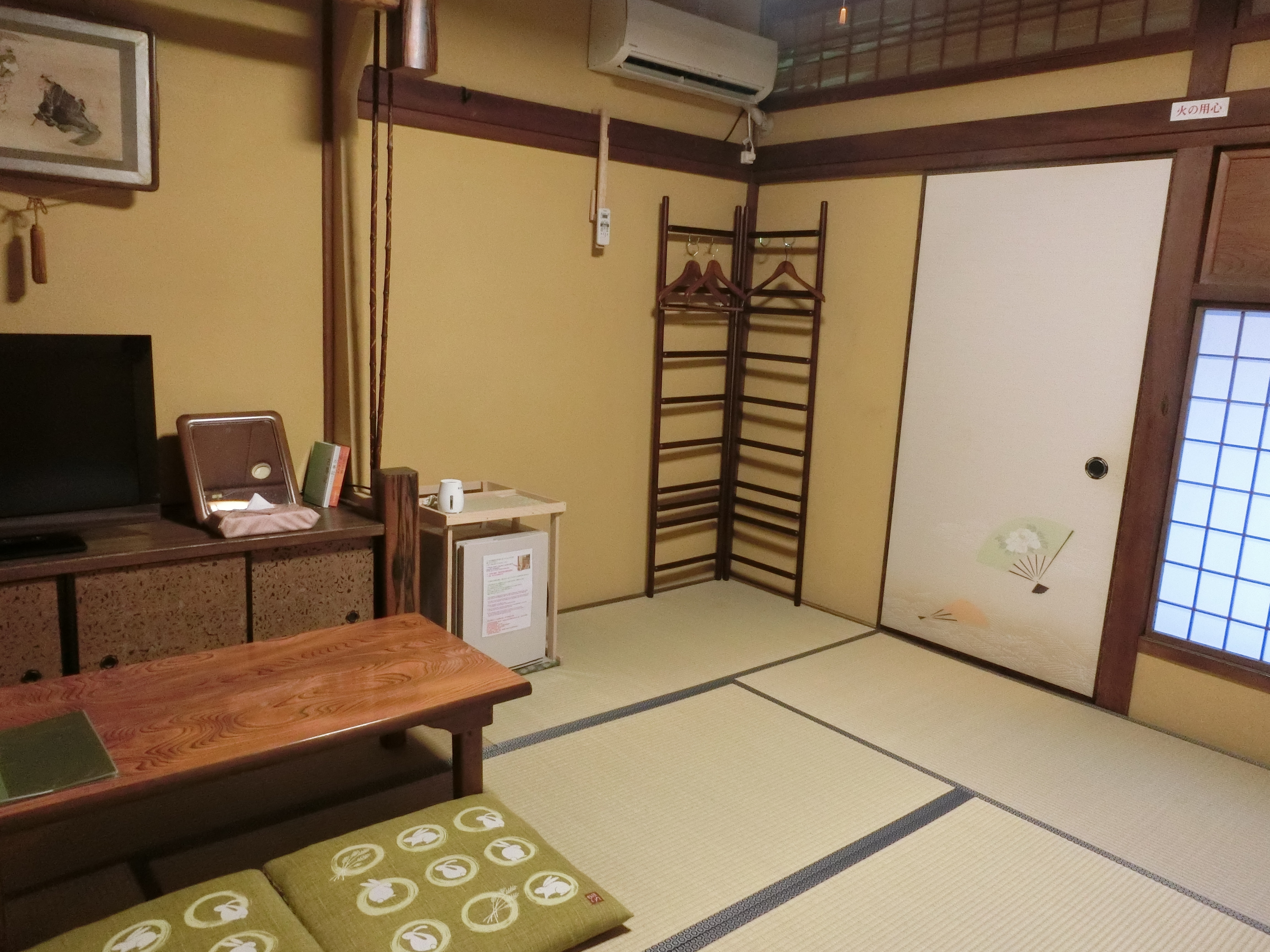 Others: 2-person rooms, etc.