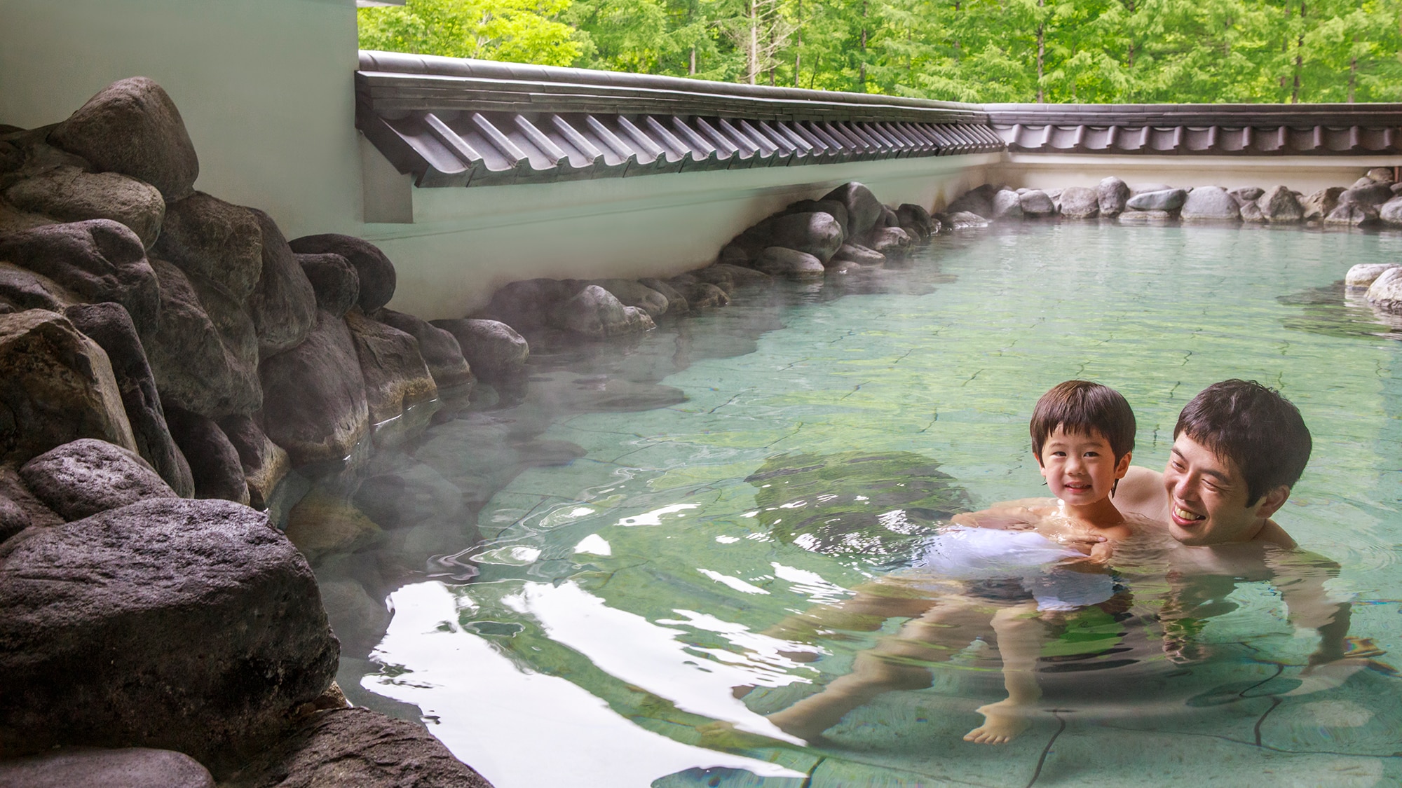Enjoy the view of Kitayuzawa from the open-air bath