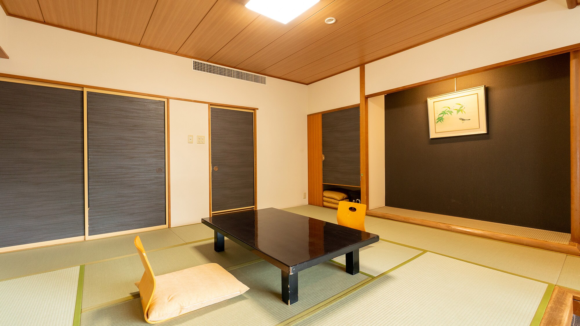 Standard Japanese-style room, 10 tatami mats, with indoor bath *Image