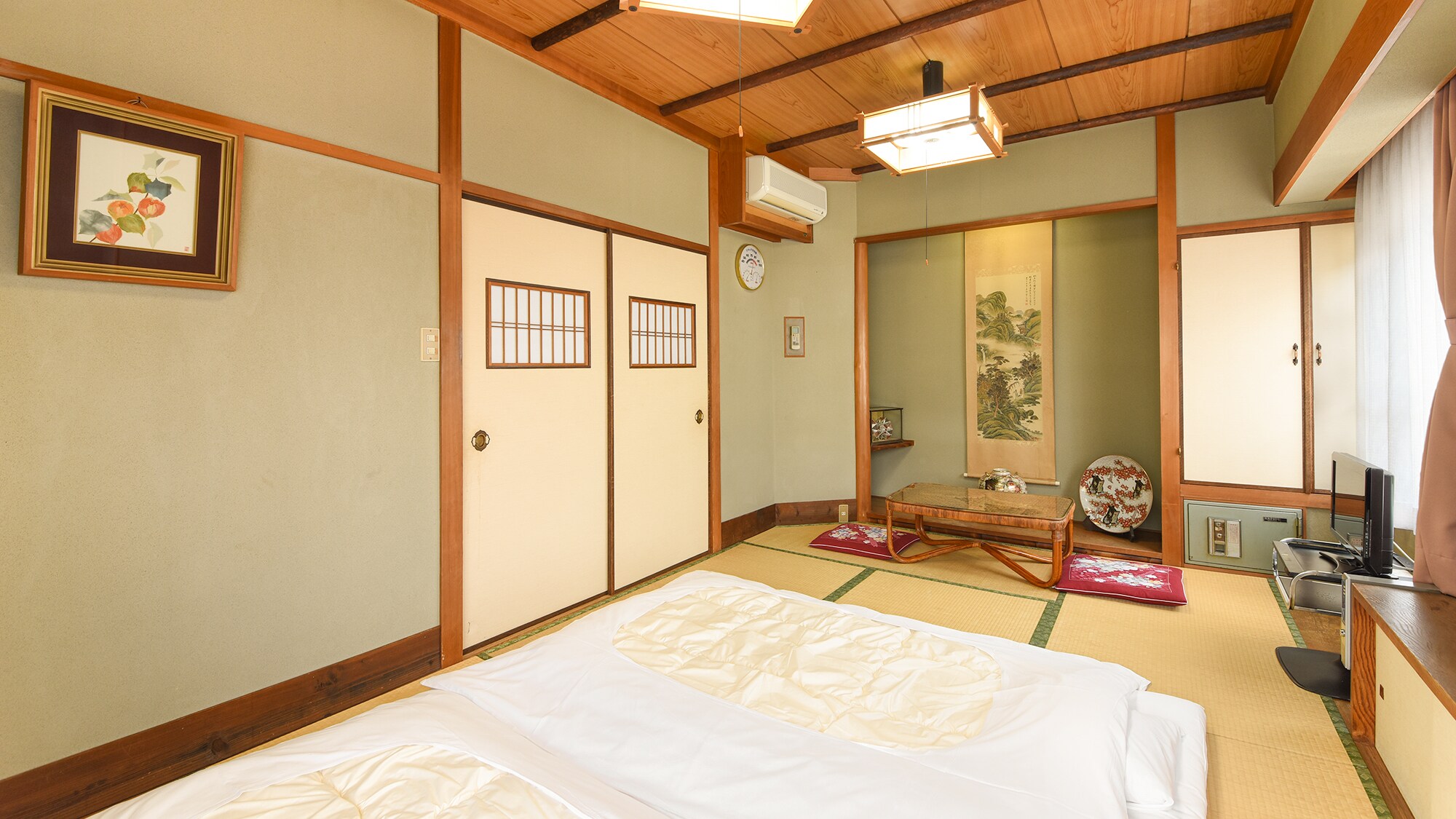 *Japanese-style room (example)…Recommended for groups