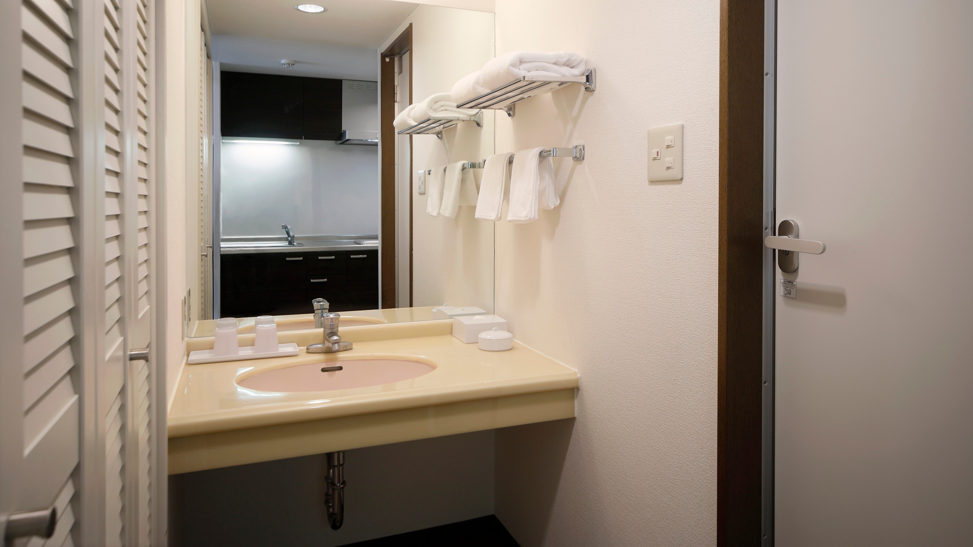 [Harbor Wing] Twin room (33 square meters / with terrace) <Ocean view>